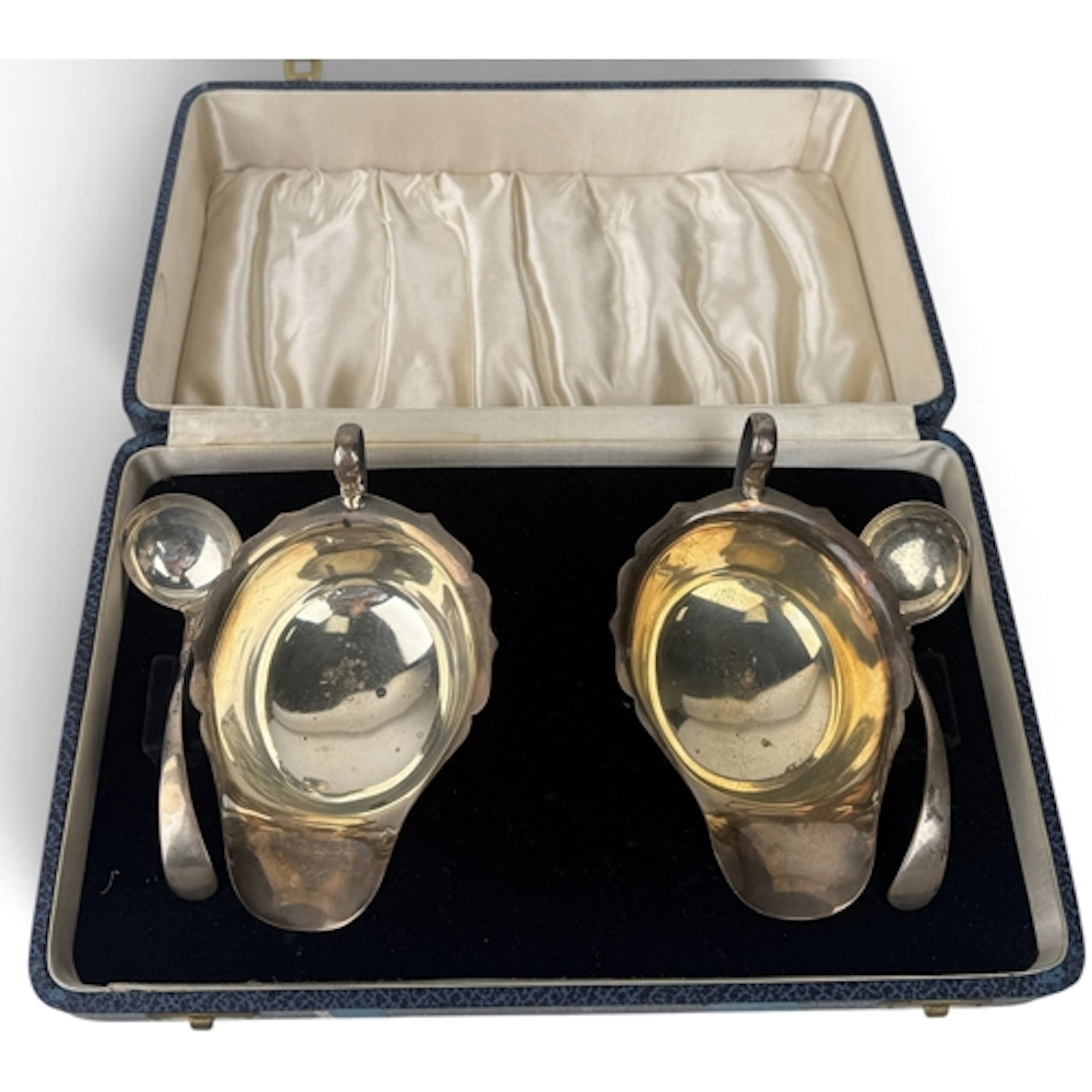 A SET OF SILVER SAUCE BOATS AND LADLES BY EDWARD VINER FOR V...