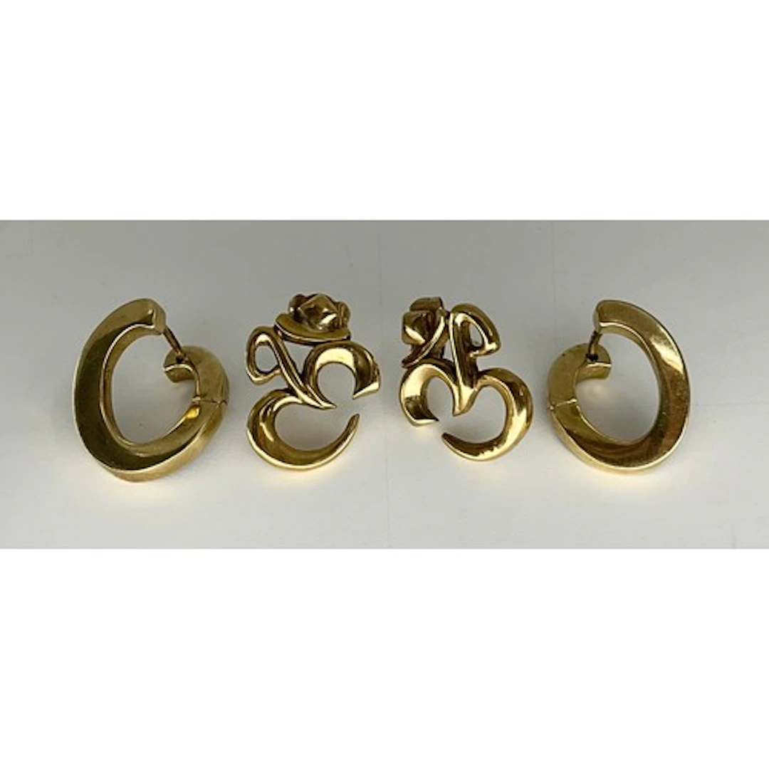 Earrings - a pair of 9ct gold Arabic script earrings, anothe...