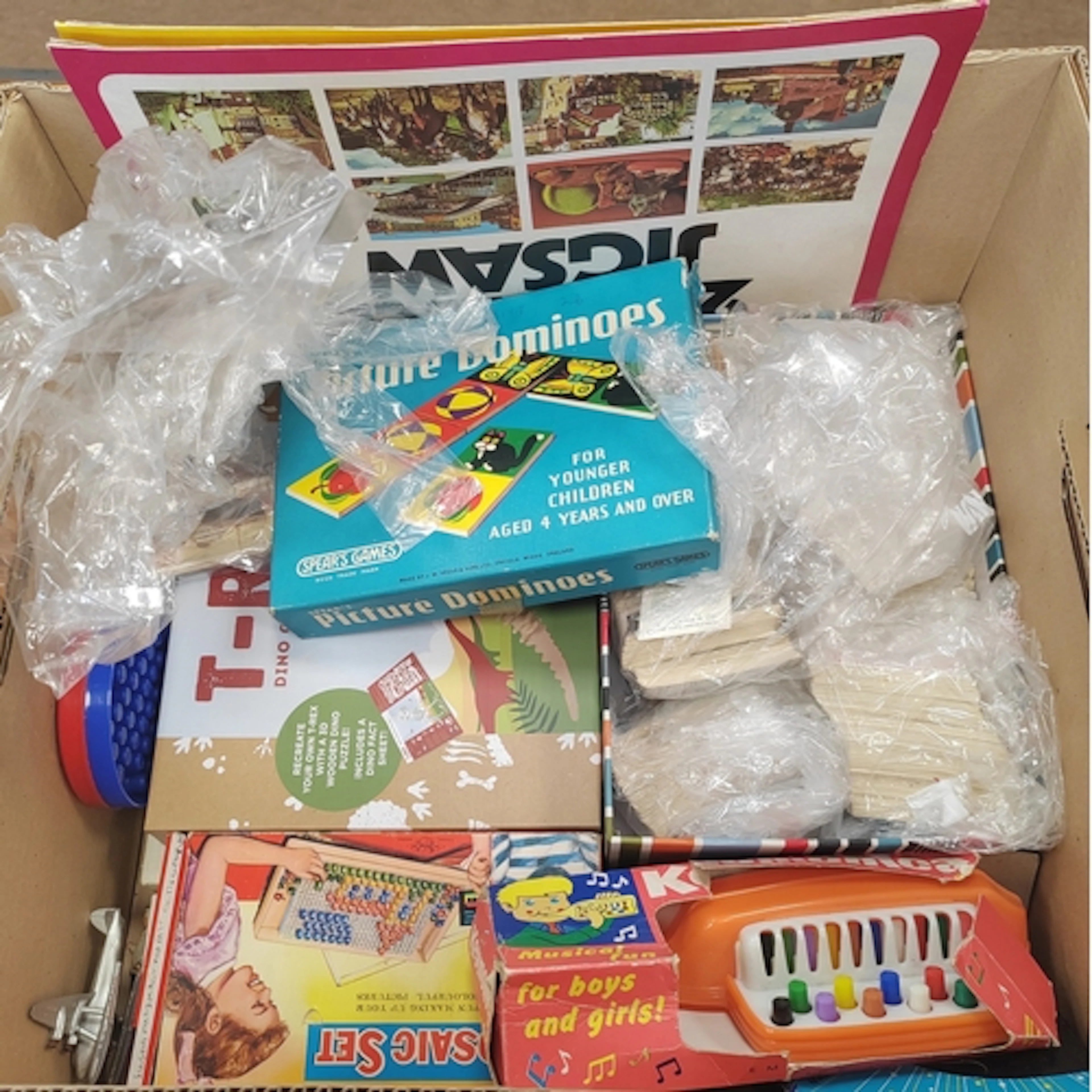 Collection of various sets which appear complete includes Ma...