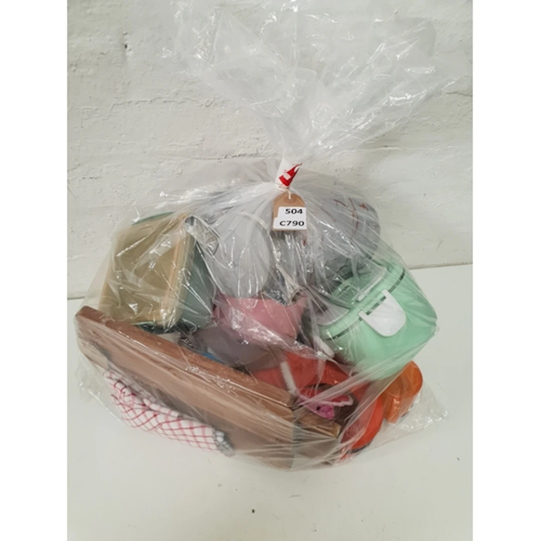 ONE BAG OF KITCHEN ITEMS