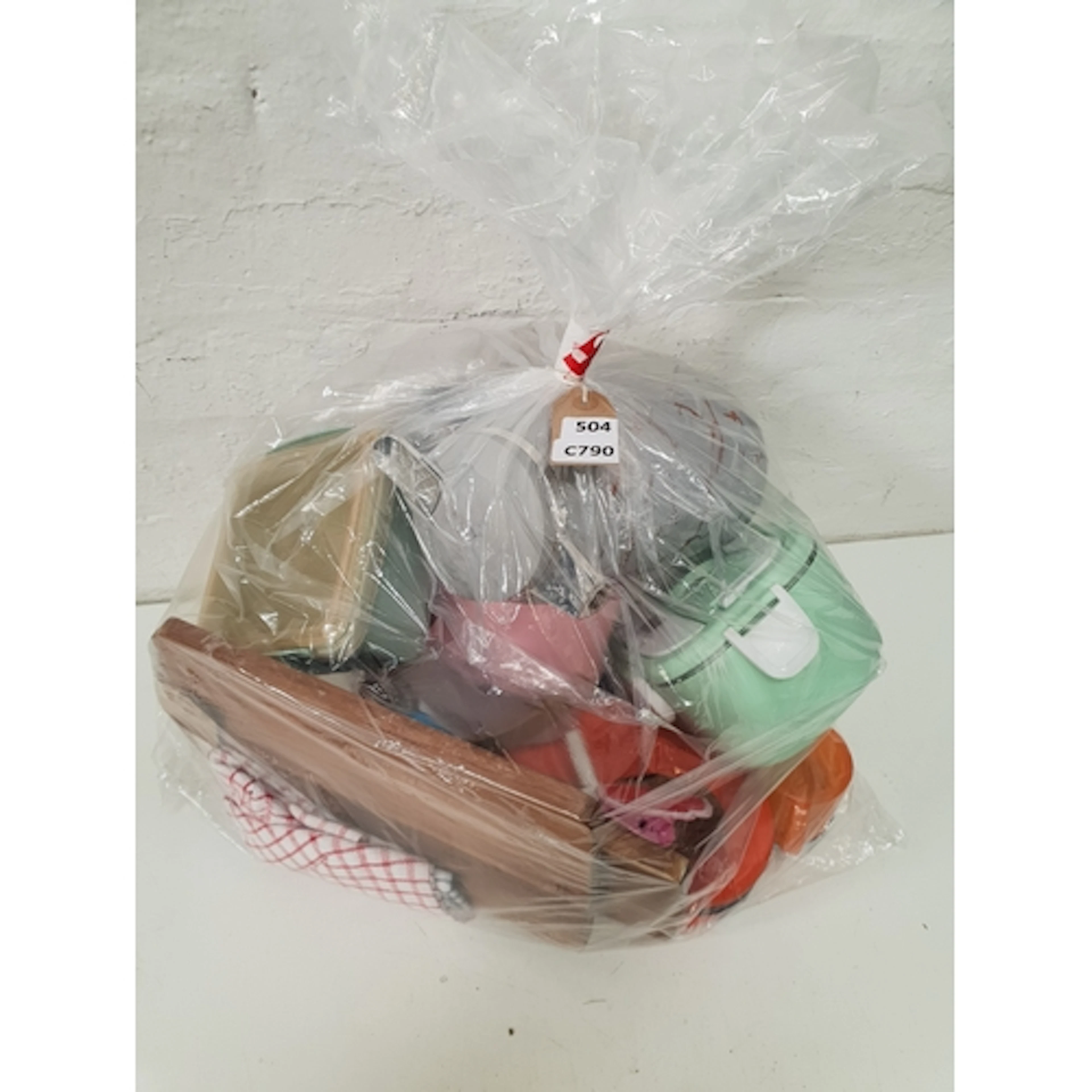 ONE BAG OF KITCHEN ITEMS