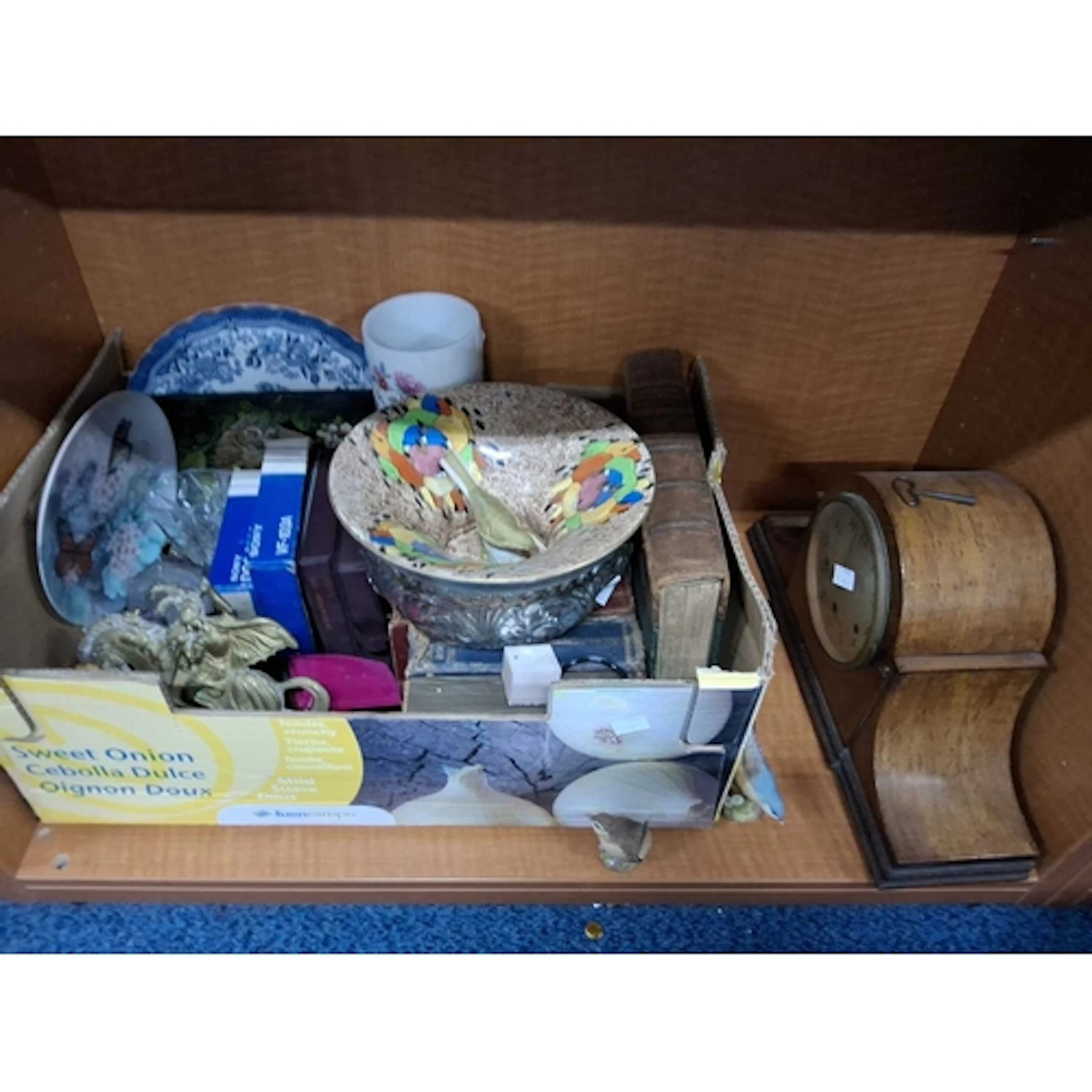 ONE BOX AND LOOSE OF VINTAGE HOUSEHOLD ITEMS to include a bo...