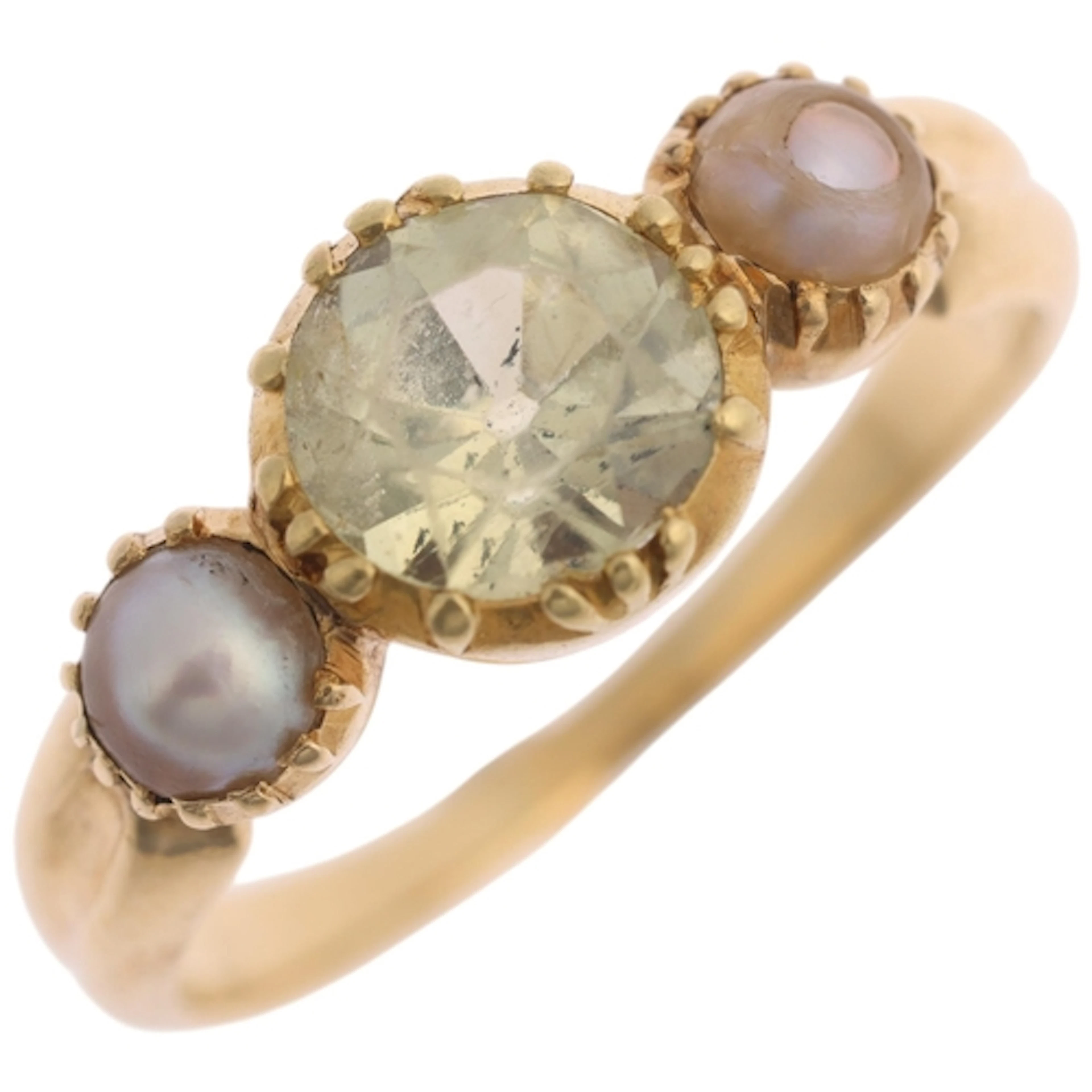 An Antique Victorian 15ct gold three stone chrysoberyl and p...