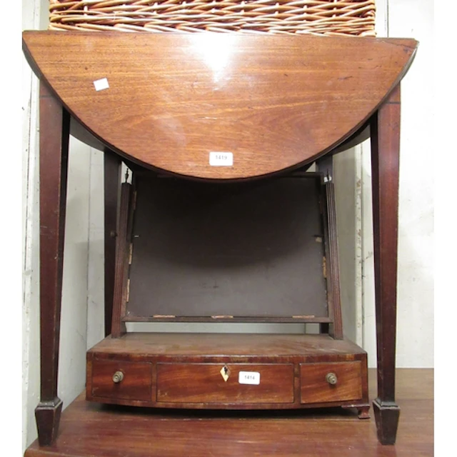 George III small oval mahogany drop-leaf Pembroke table, on ...