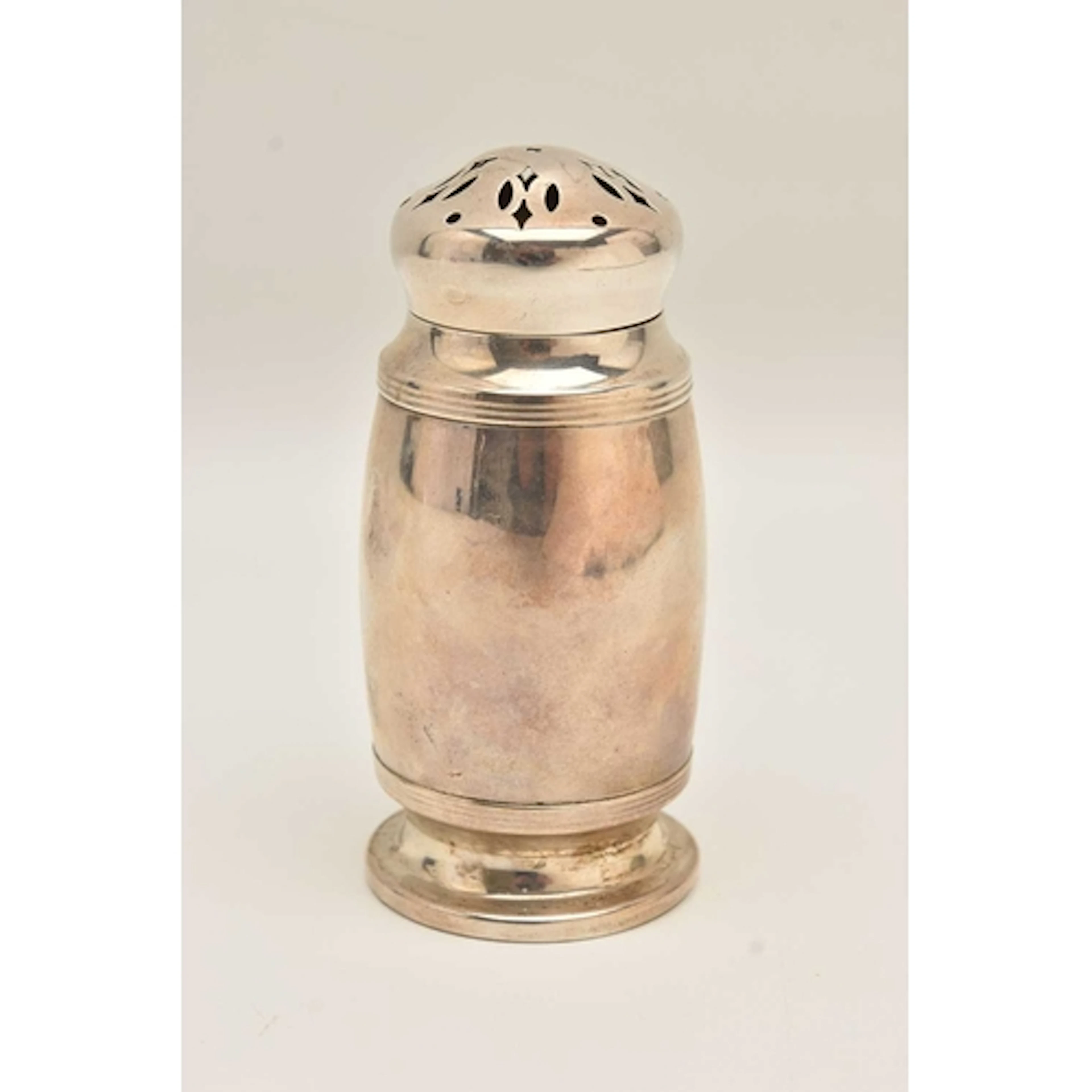 AN EARLY 20TH CENTURY SILVER SUGAR CASTER, polished form wit...