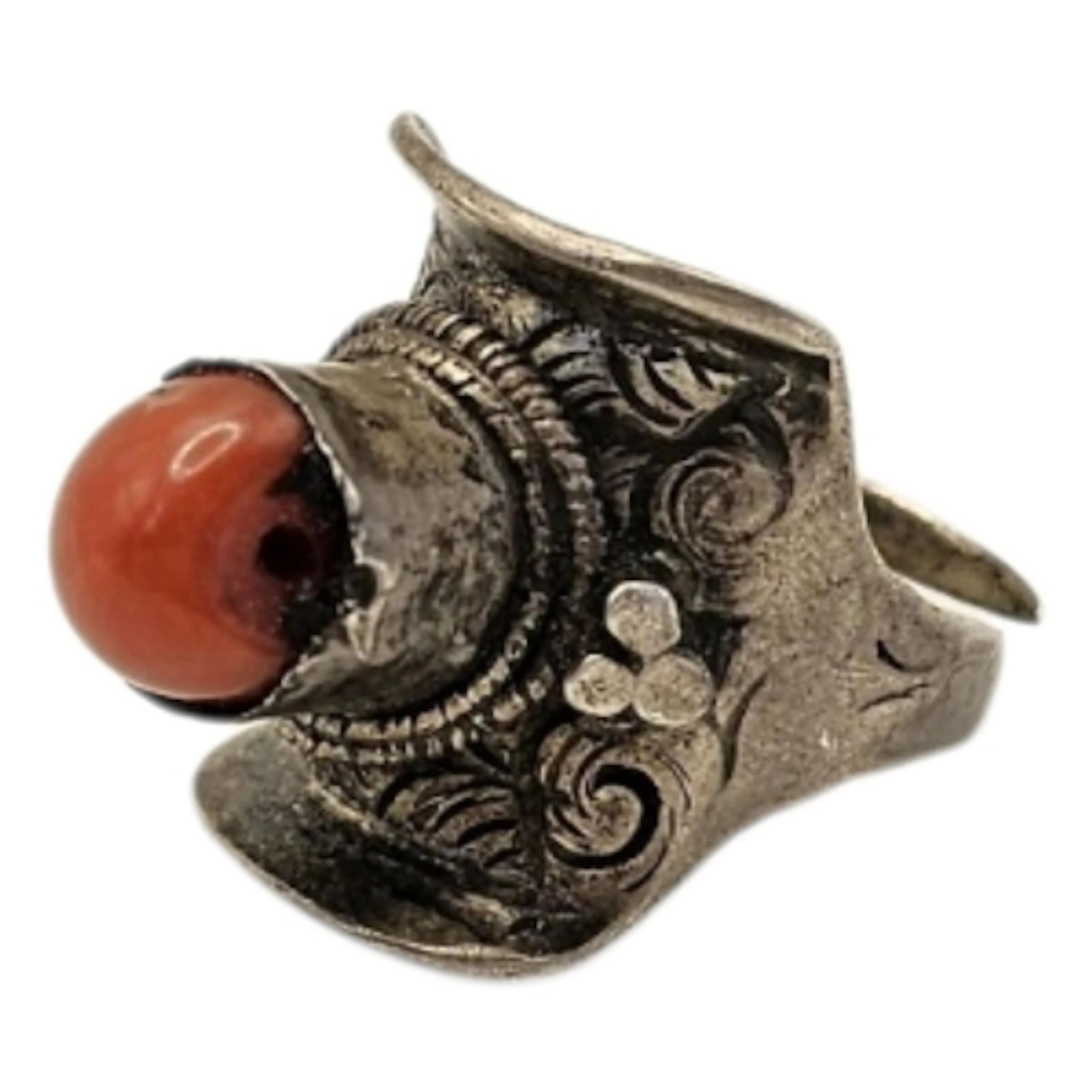 AN EARLY 20TH CENTURY WHITE METAL AND CORAL GENT’S ARCHER’S ...