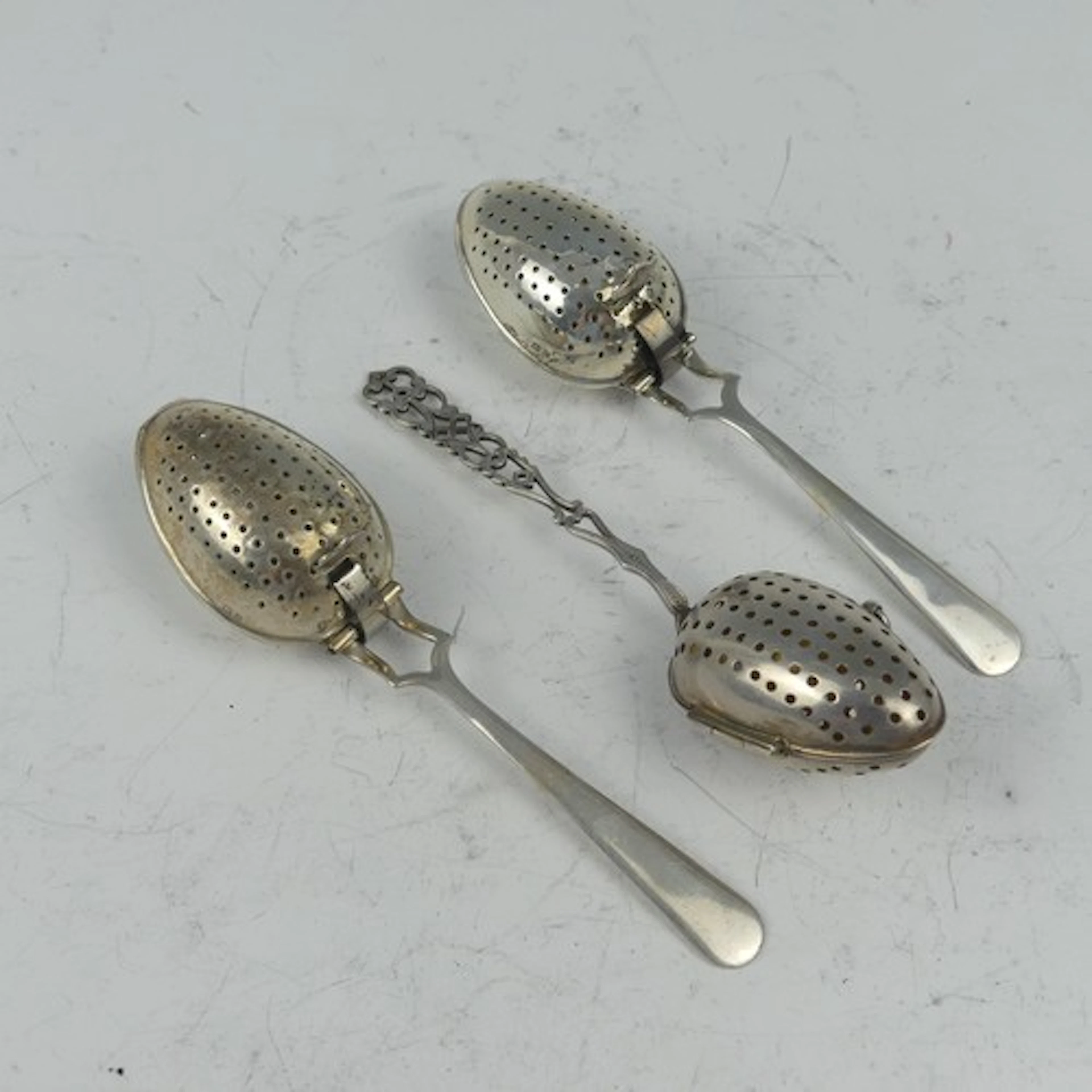 A pair of George V silver Tea Infuser Spoons, by Hammond, Tu...