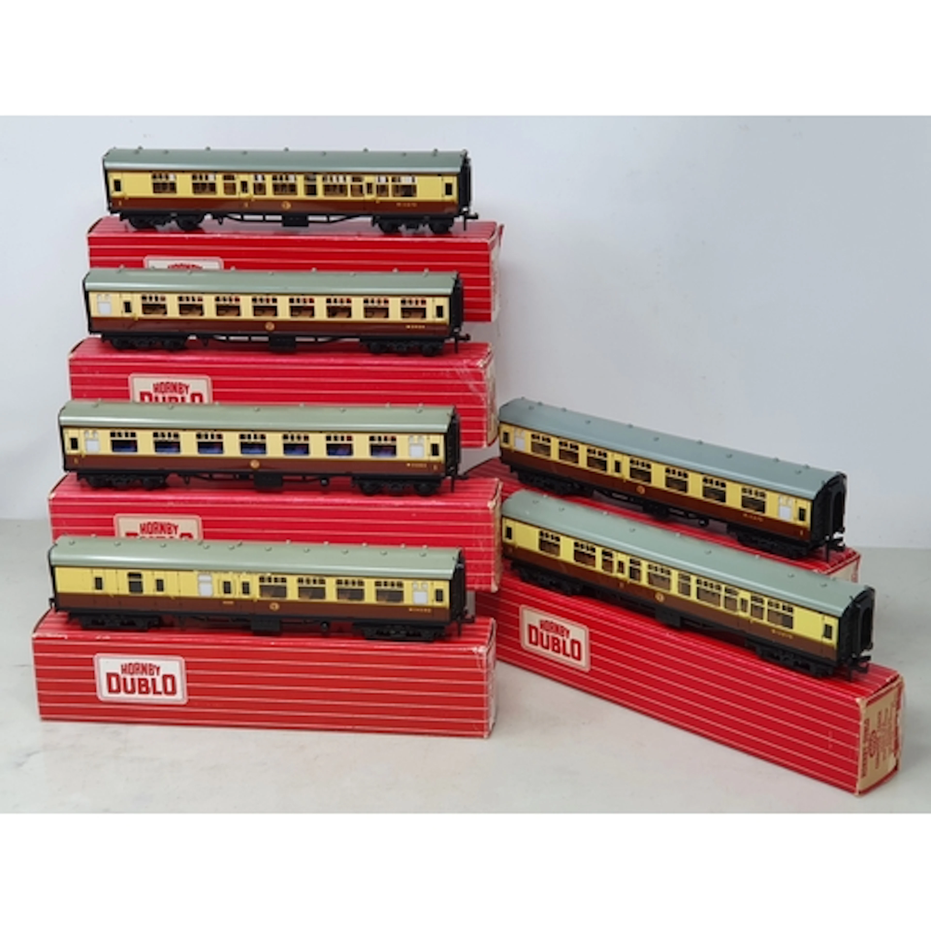 A rake of six boxed Hornby Dublo WR Corridor Coaches compris...