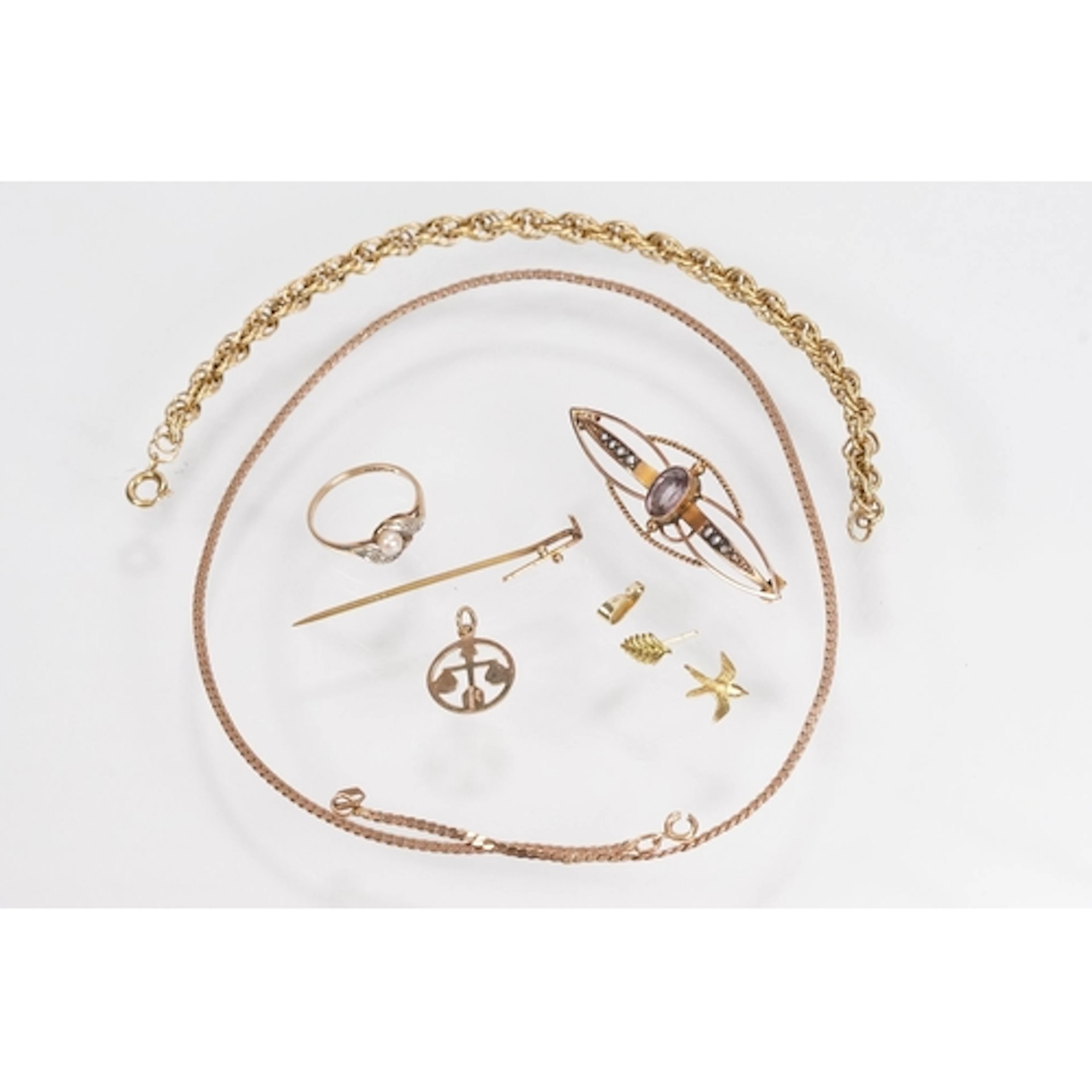 Group of yellow metal and gold items to include a 9ct gold, ...