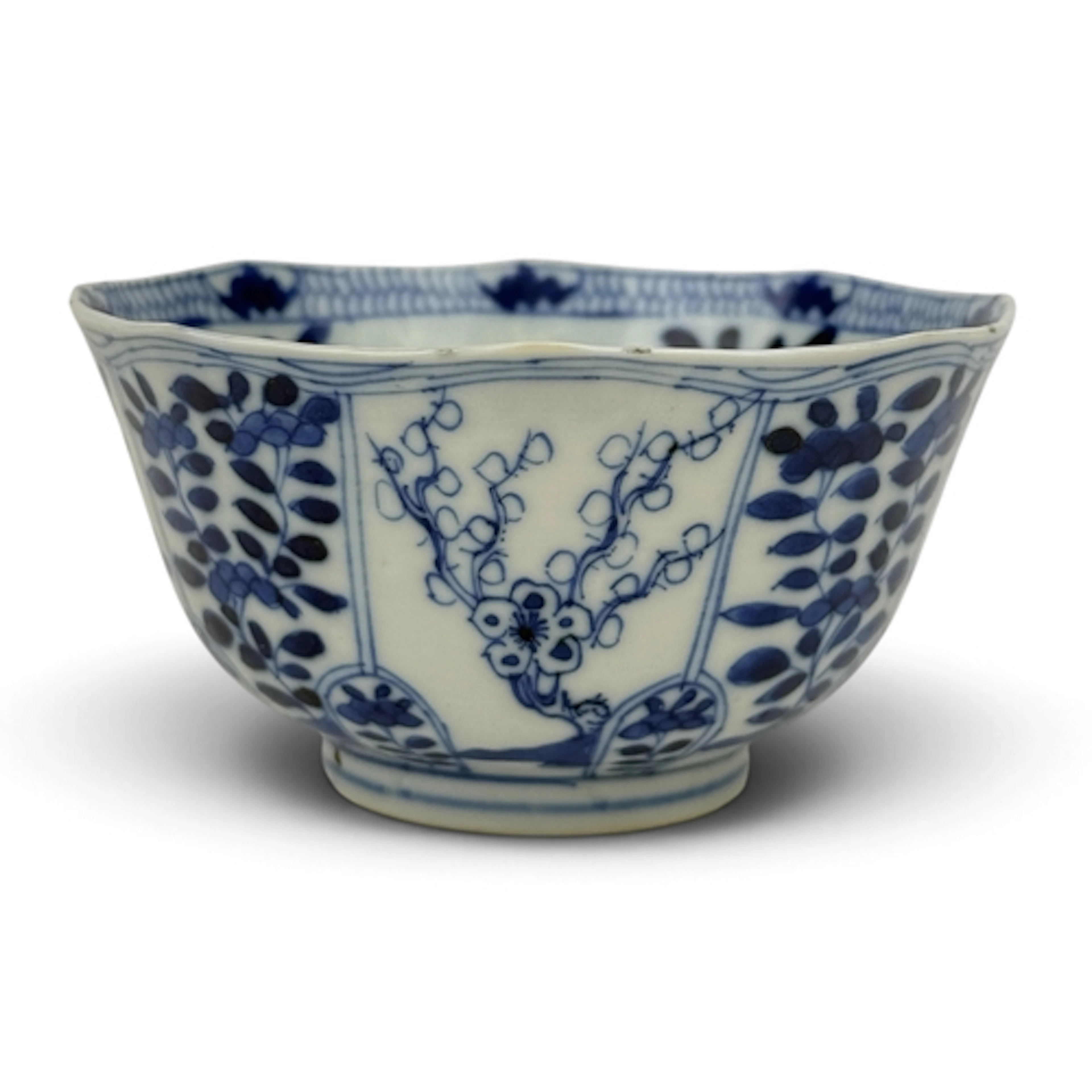 A CHINESE BLUE AND WHITE PORCELAIN OCTAGONAL BOWL, KANGXI MA...