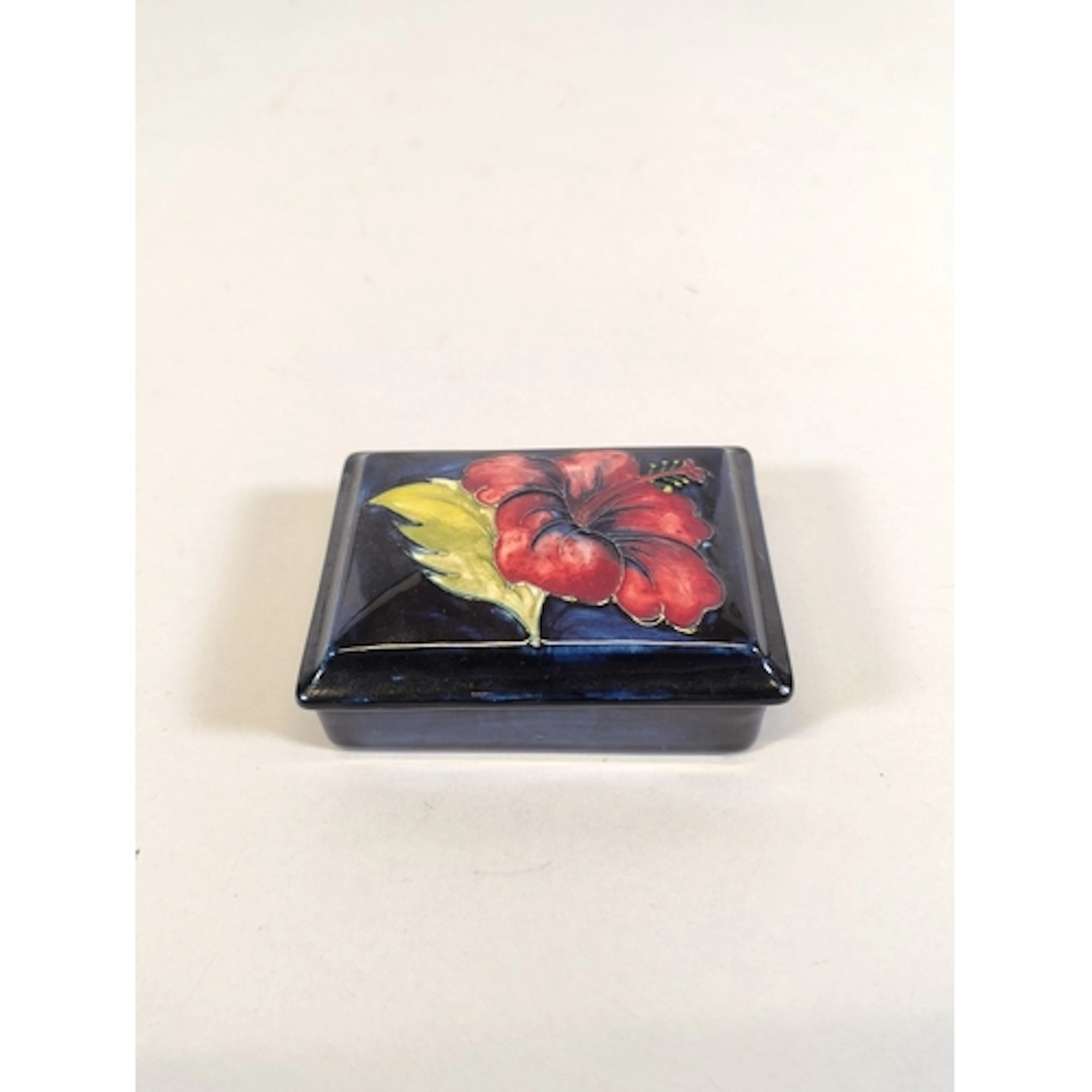 Moorcroft Hibiscus pattern tube lined pottery square shaped ...