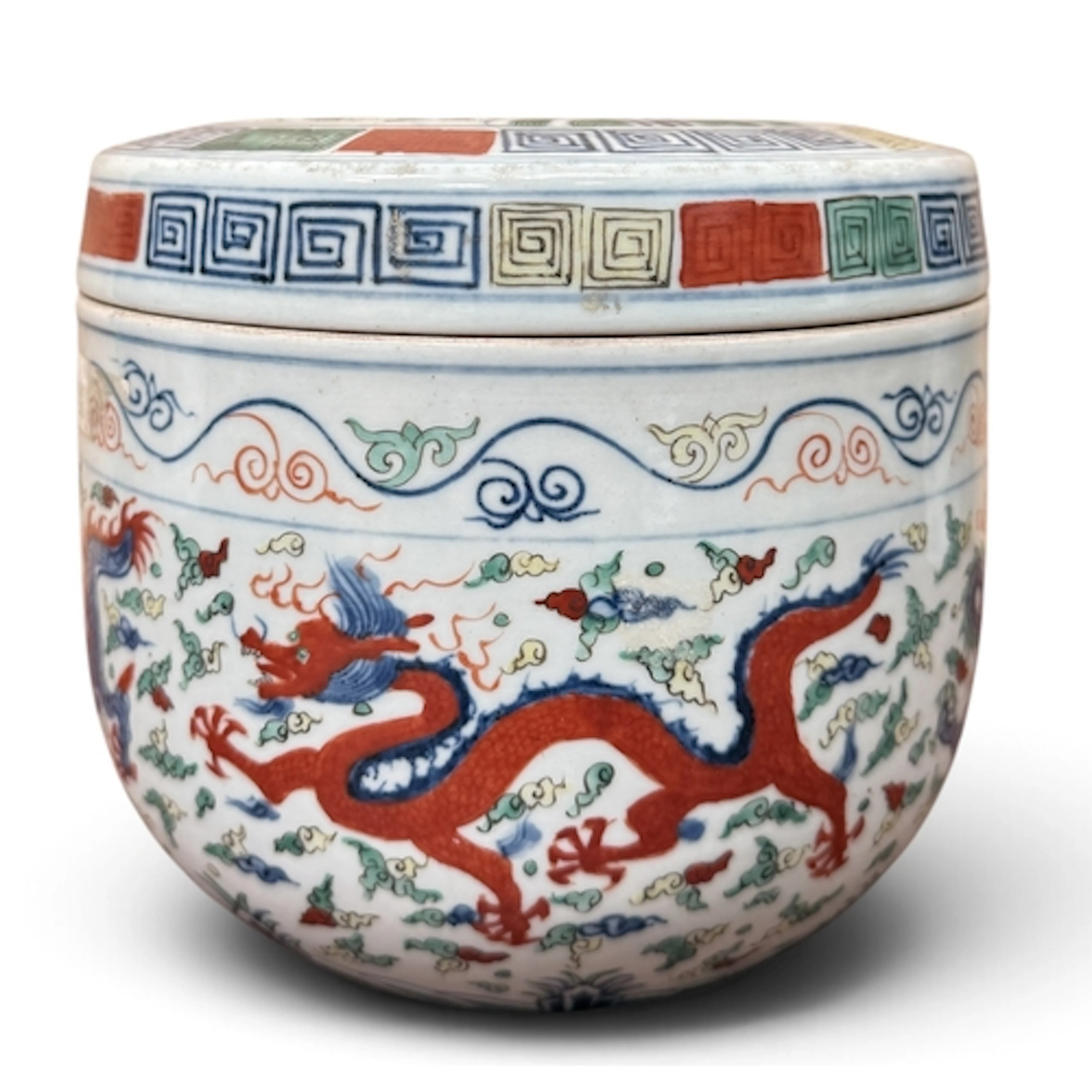 A CHINESE WUCAI CERAMIC DRAGON BOX AND COVER Six character m...