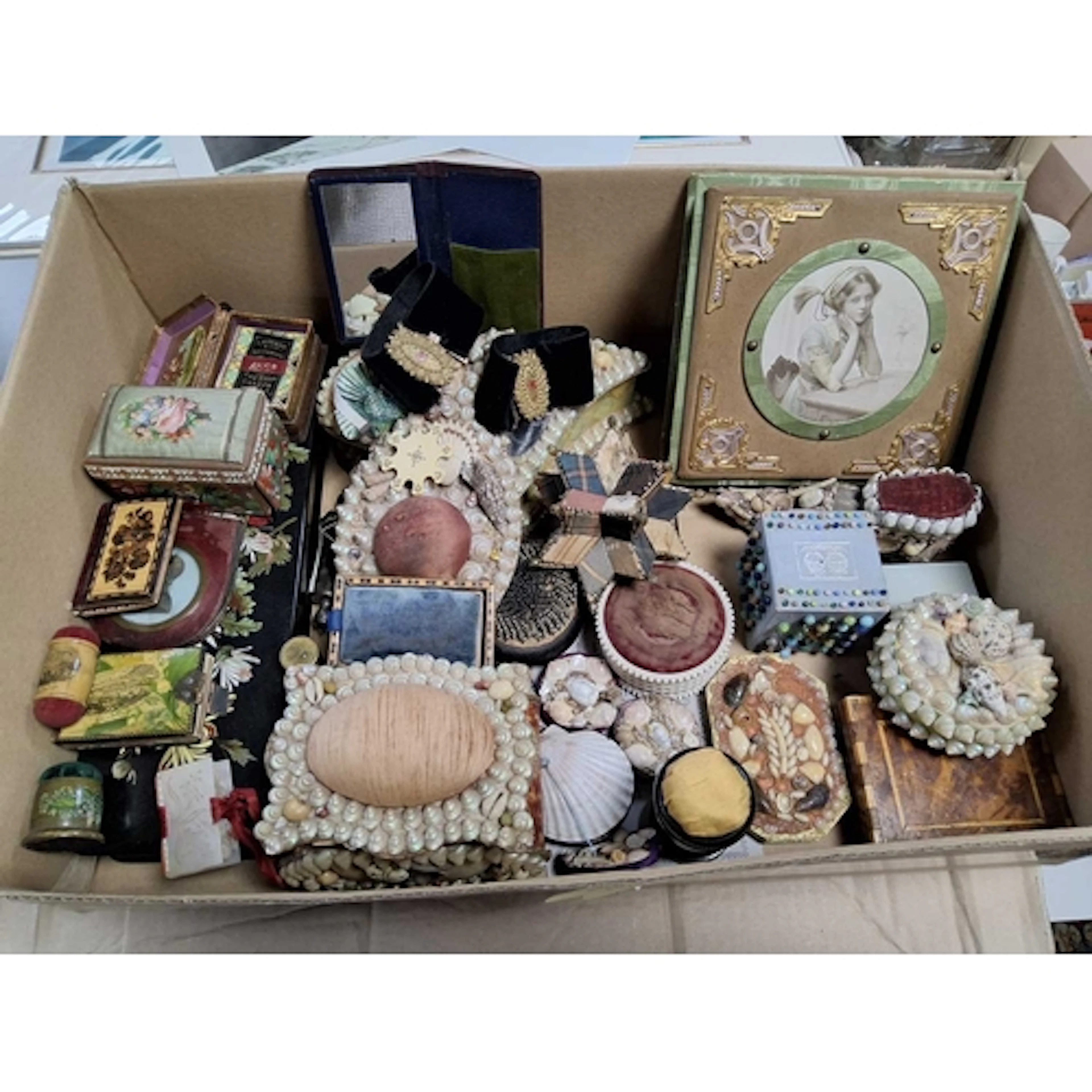 A BOX OF MOSTLY VINTAGE SEWING RELATED ITEMS to include a vi...