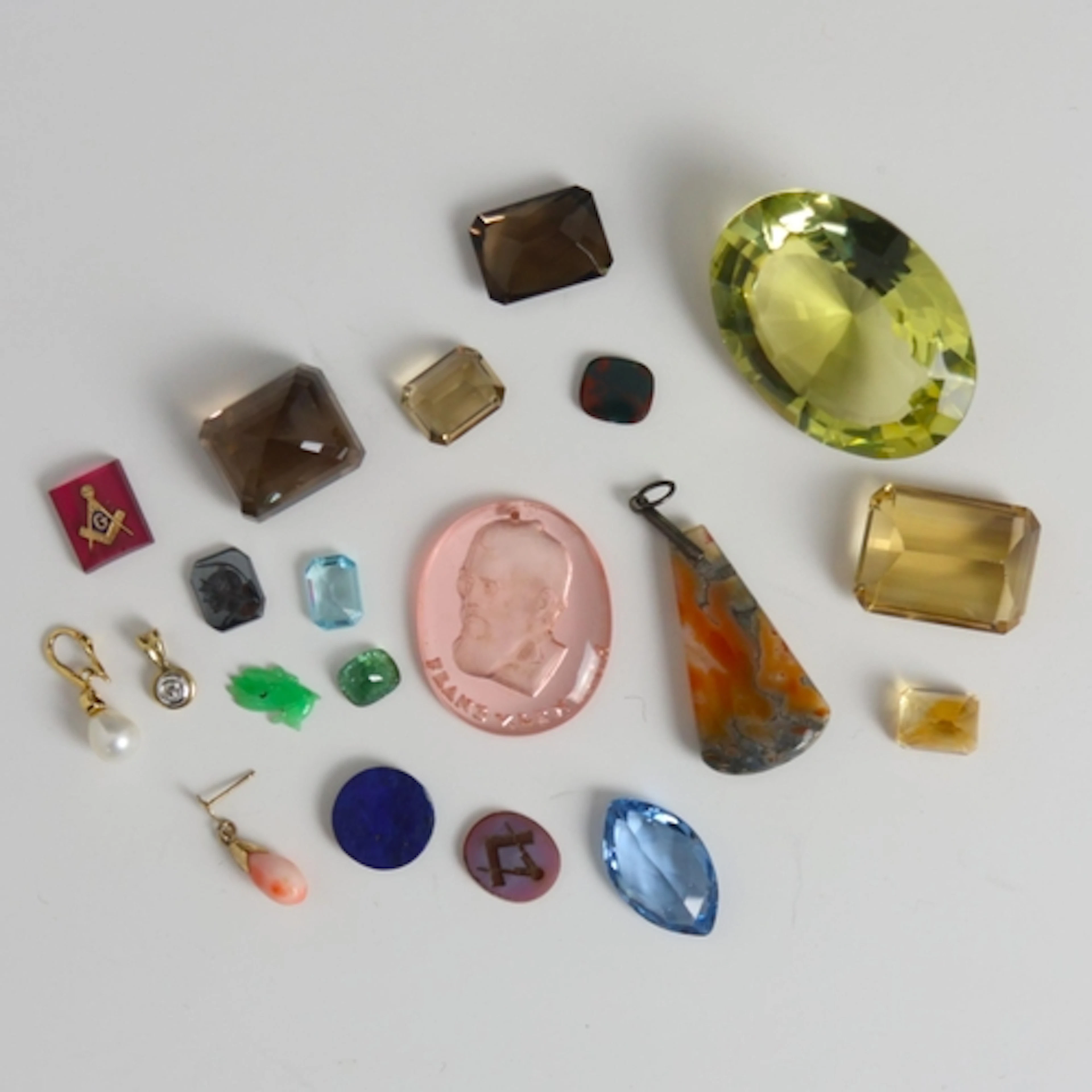 A selection of loose stones and jewellery components, inclu...
