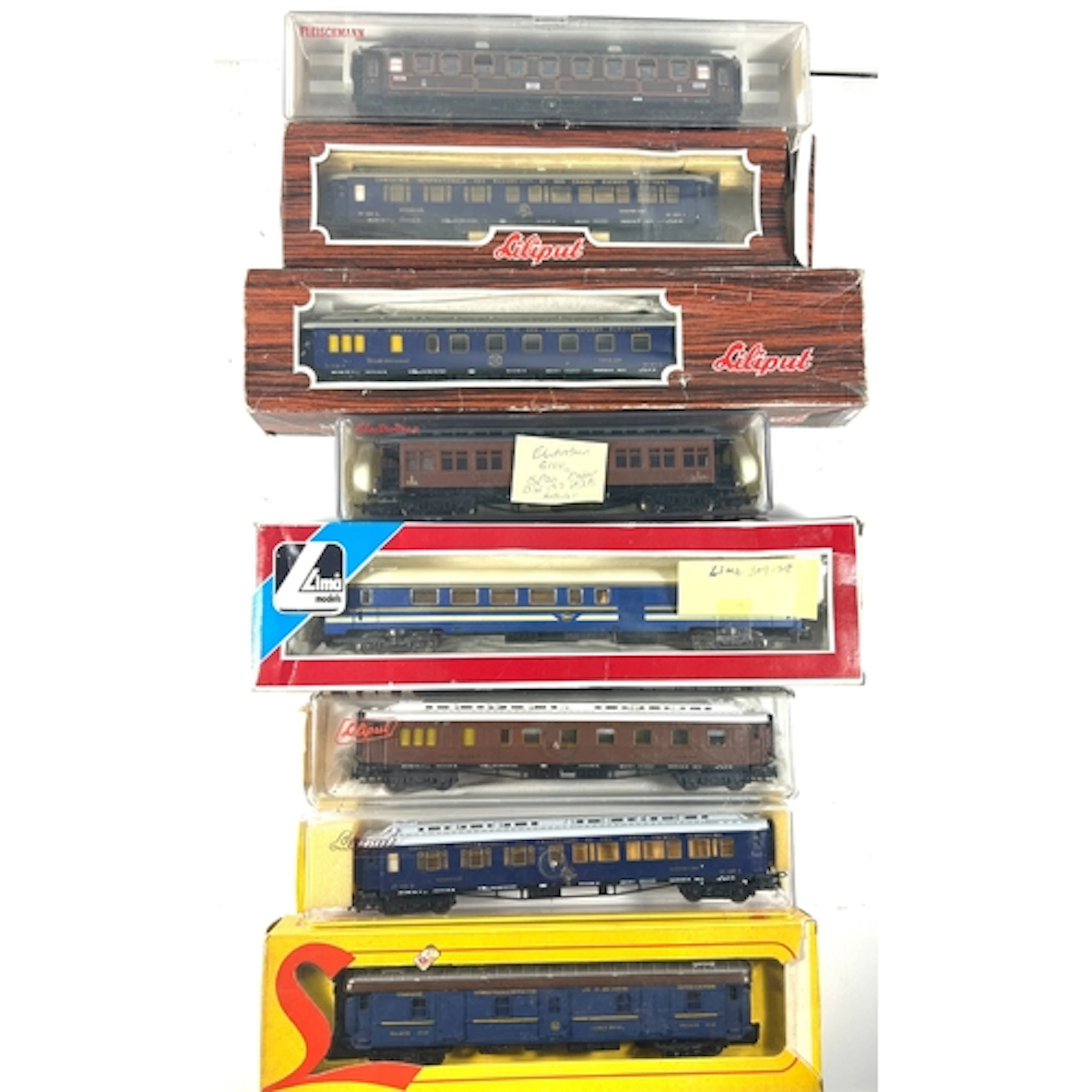 A quantity of OO/HO mostly continental Model Railways. Lima ...