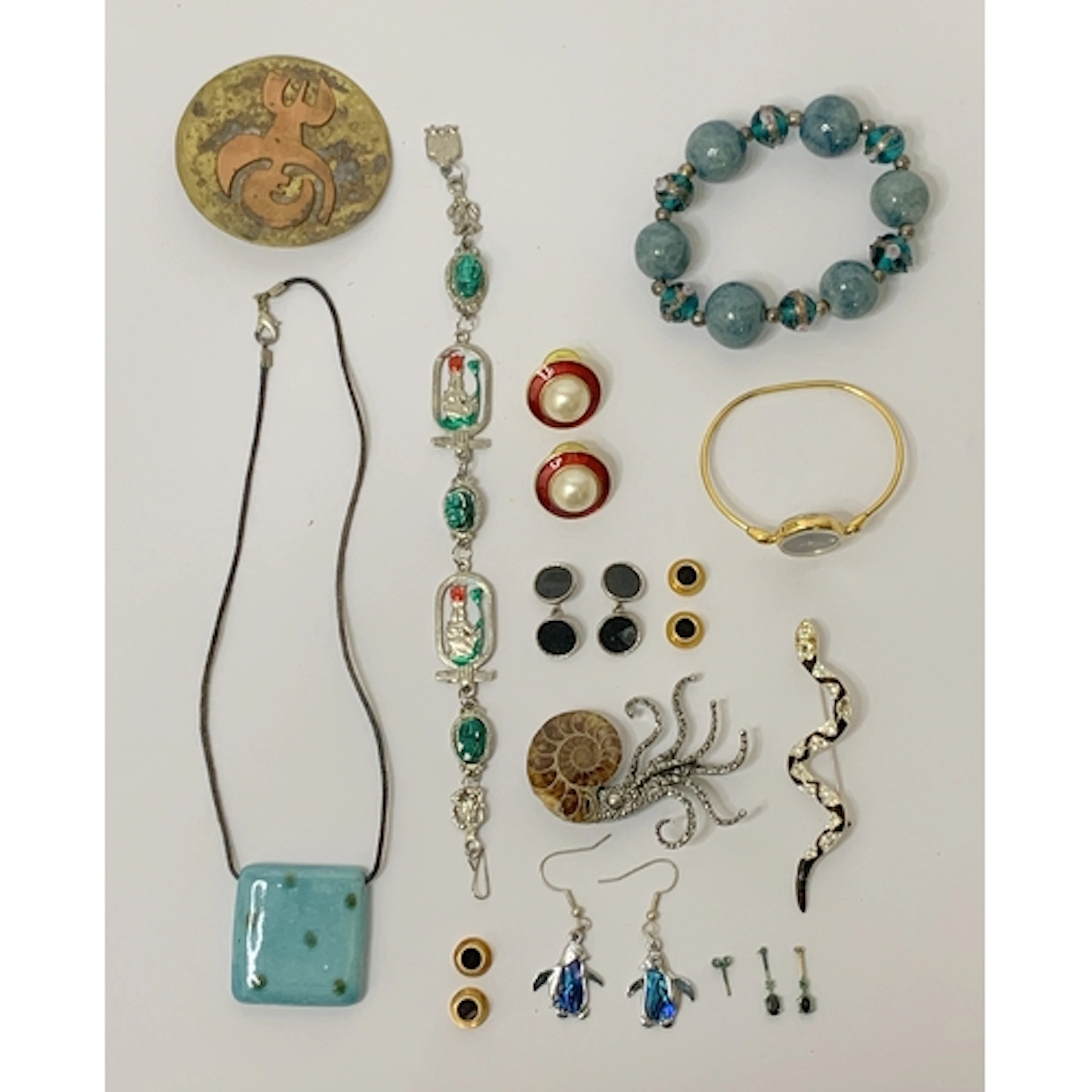 Vintage costume jewellery incl. Brass and copper circular br...