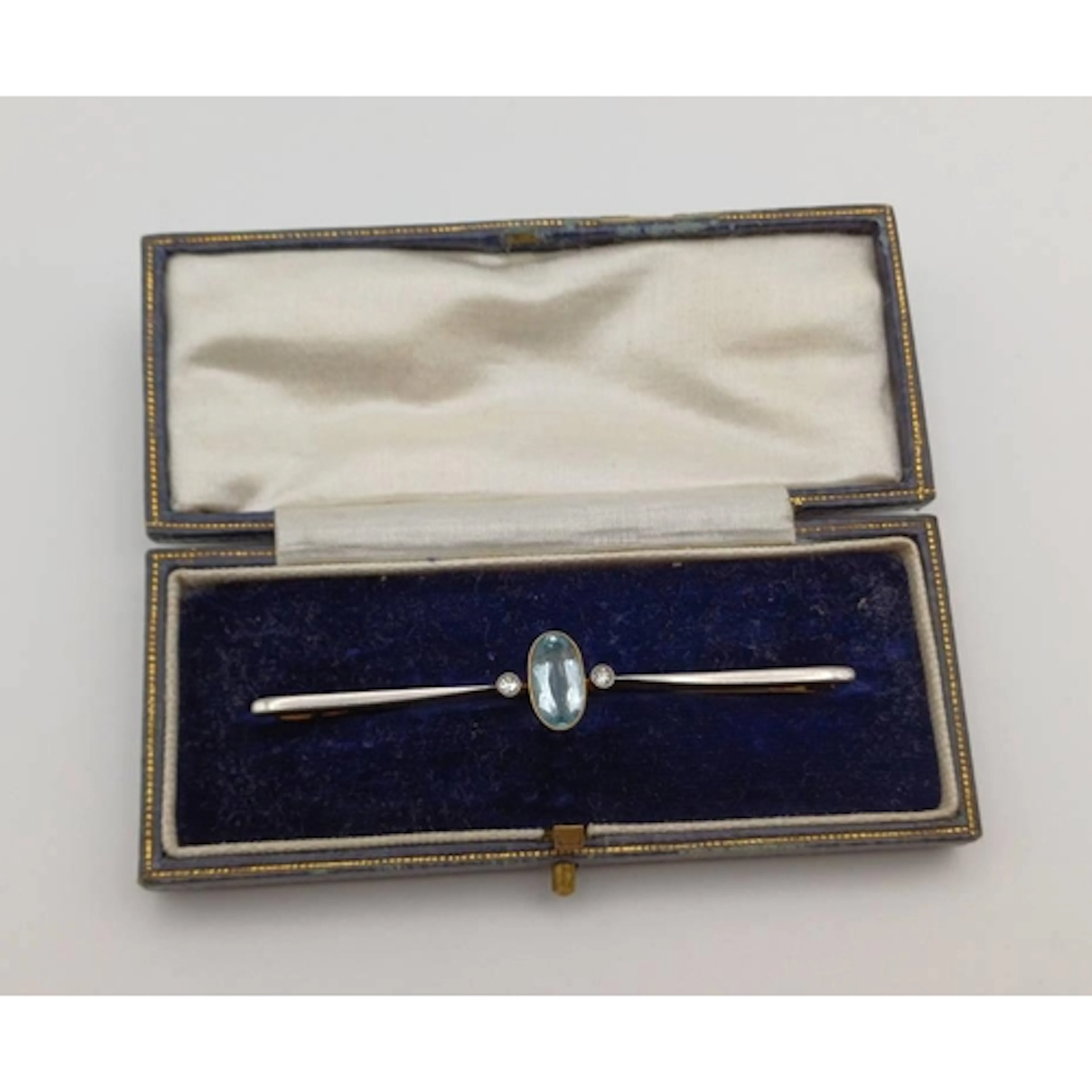 EARLY 20TH CENTURY 15CT GOLD AQUAMARINE & DIAMOND BAR BROOCH...