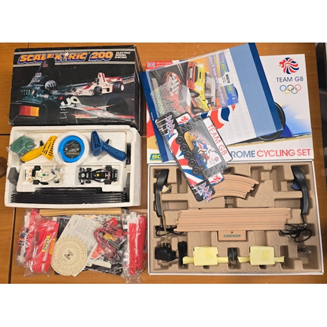 Vintage Scalextric 200 C559 electric racing set together wit...