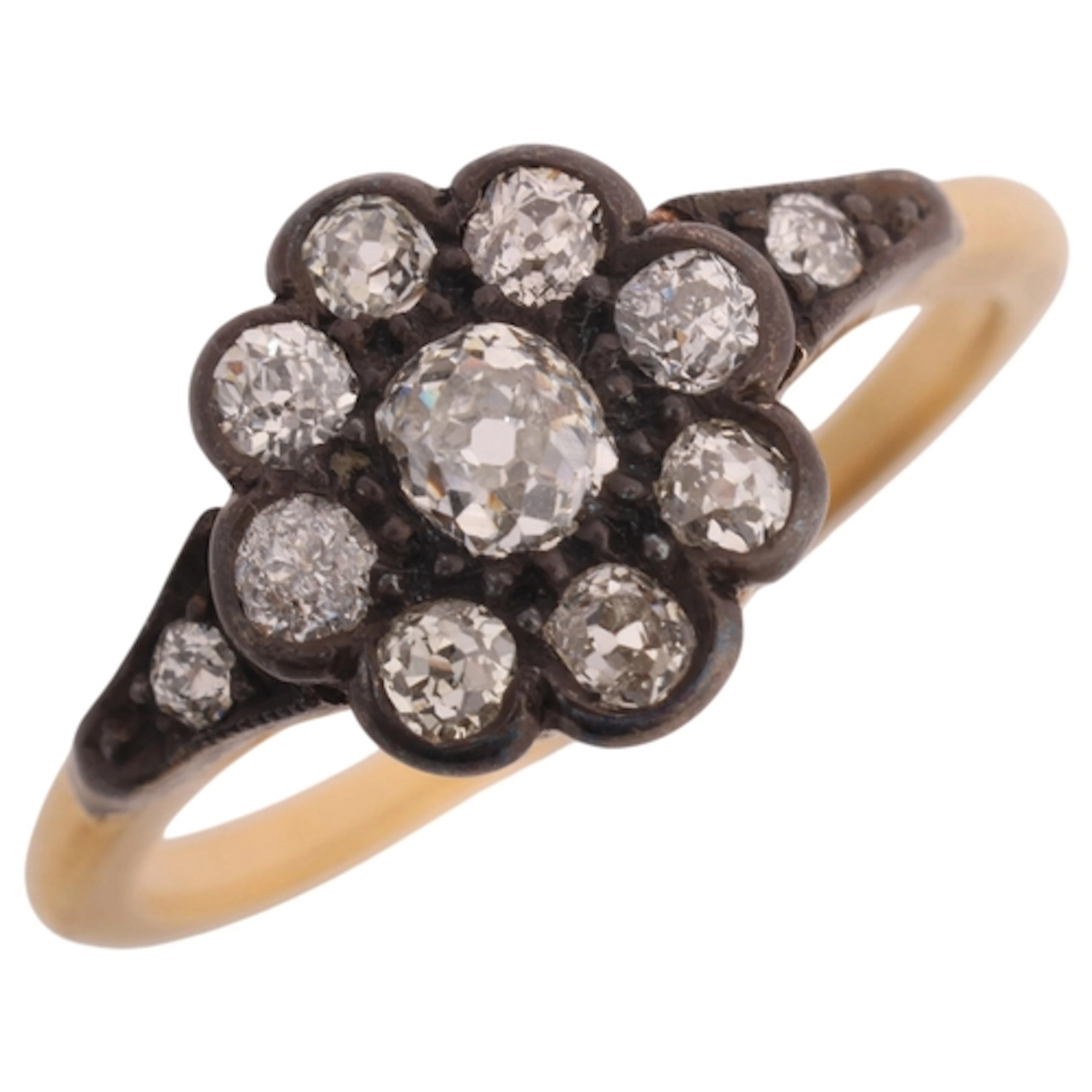 An Antique 18ct gold diamond cluster ring, the flowerhead se...