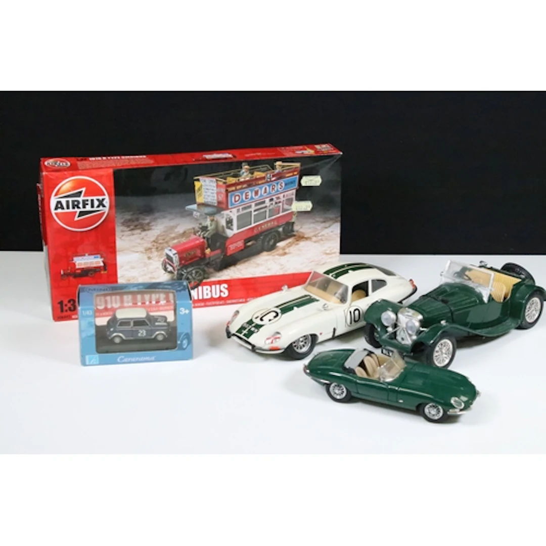 Three large scale diecast models to include Burago 1/18 Jagu...