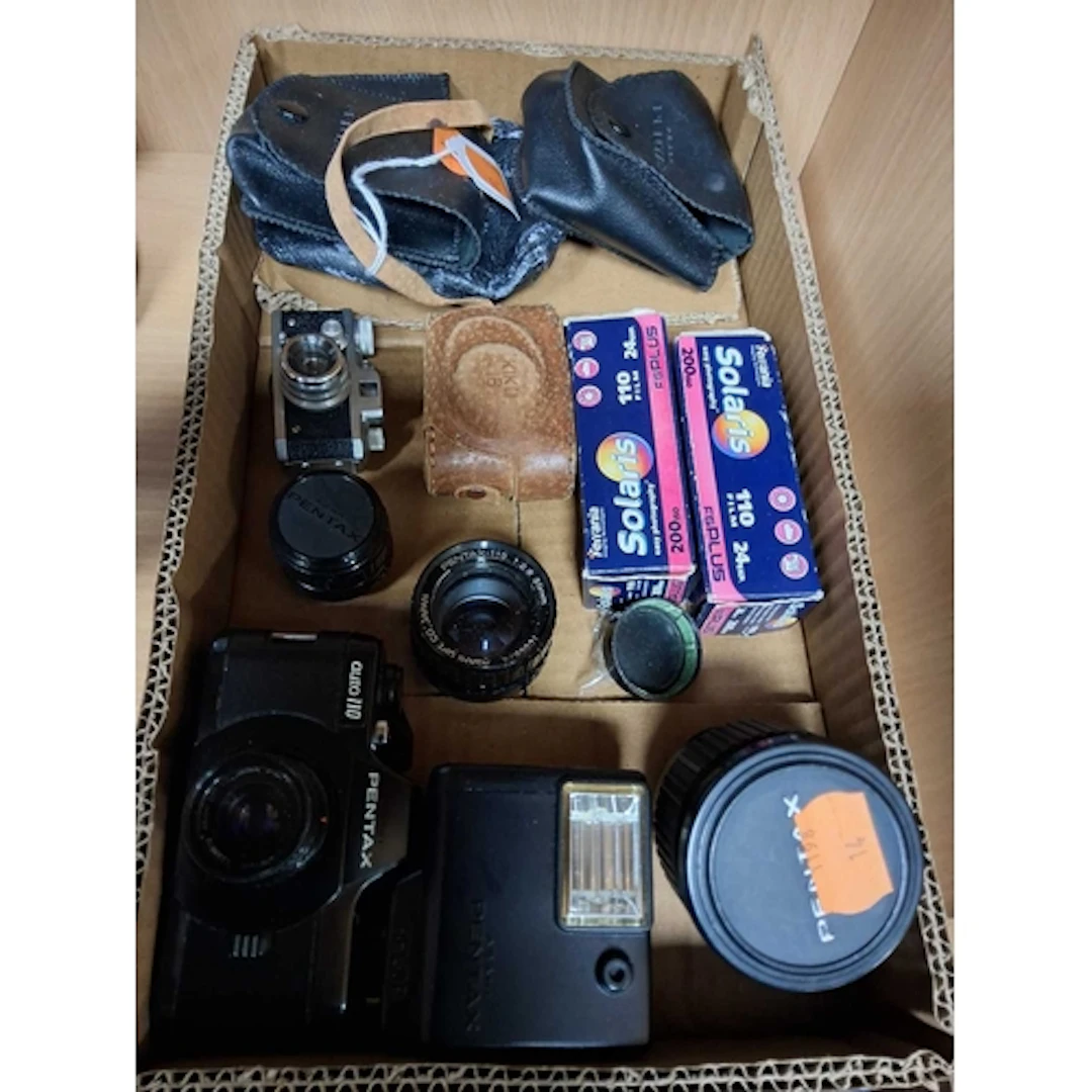 A BOX OF MINIATURE CAMERAS, to include a Kiku 16 model II wi...