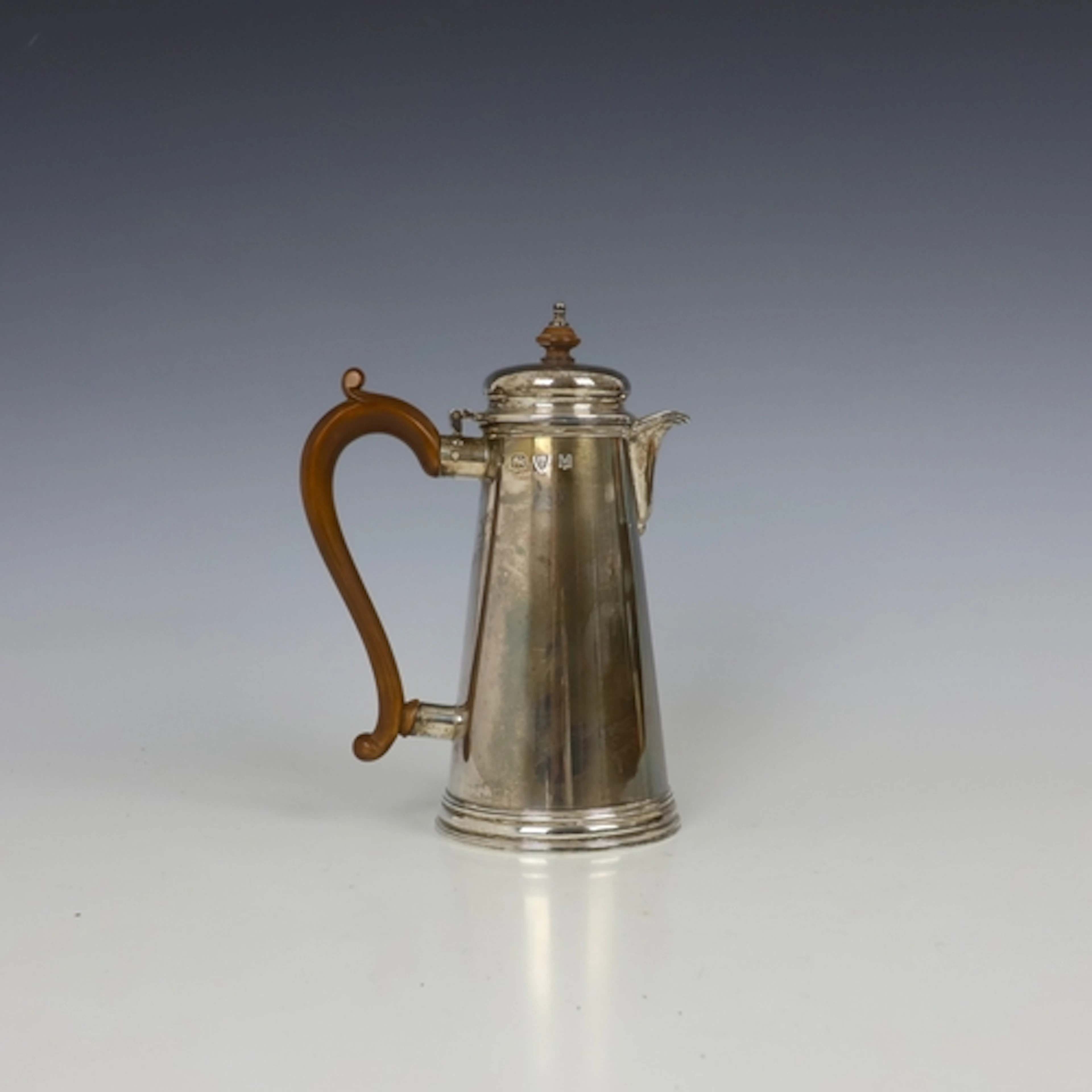 A late 20th century silver hot water jug, Lowe & Sons, Chest...