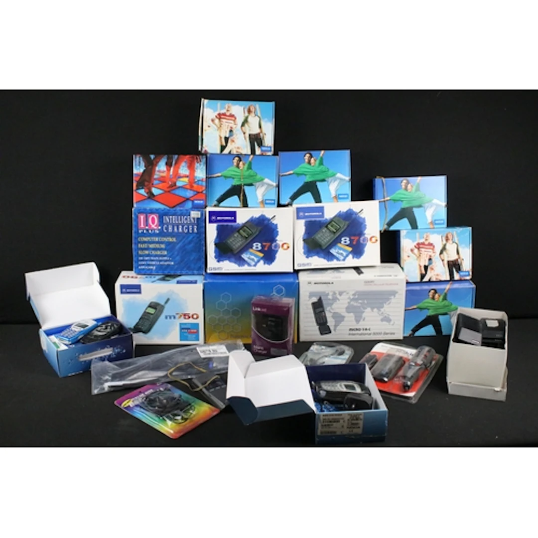 Collection of phones, to comprise Nokia 3100, boxed, Motorol...