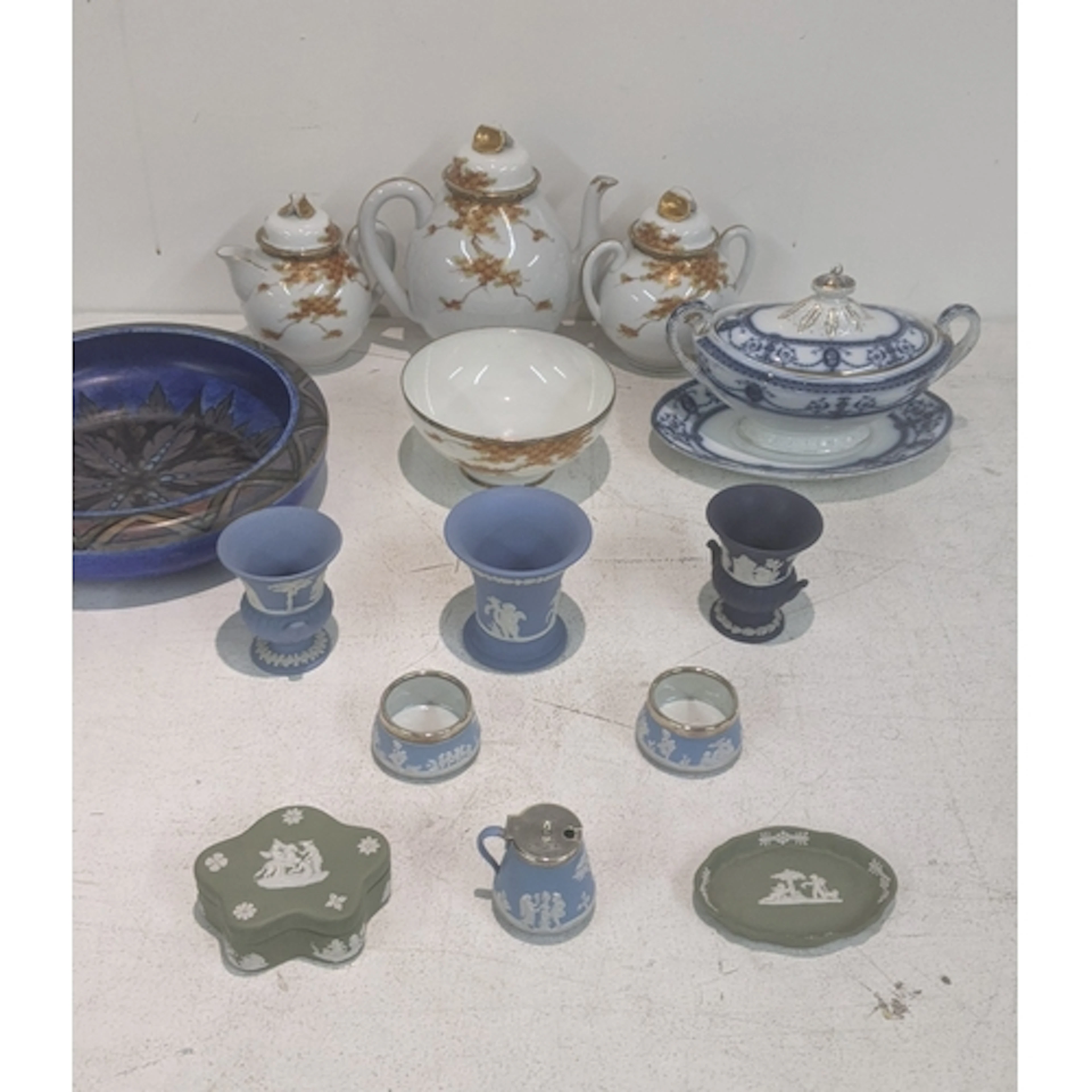 Ceramics to include a Japanese fourpiece tea set, Wedgwood j...