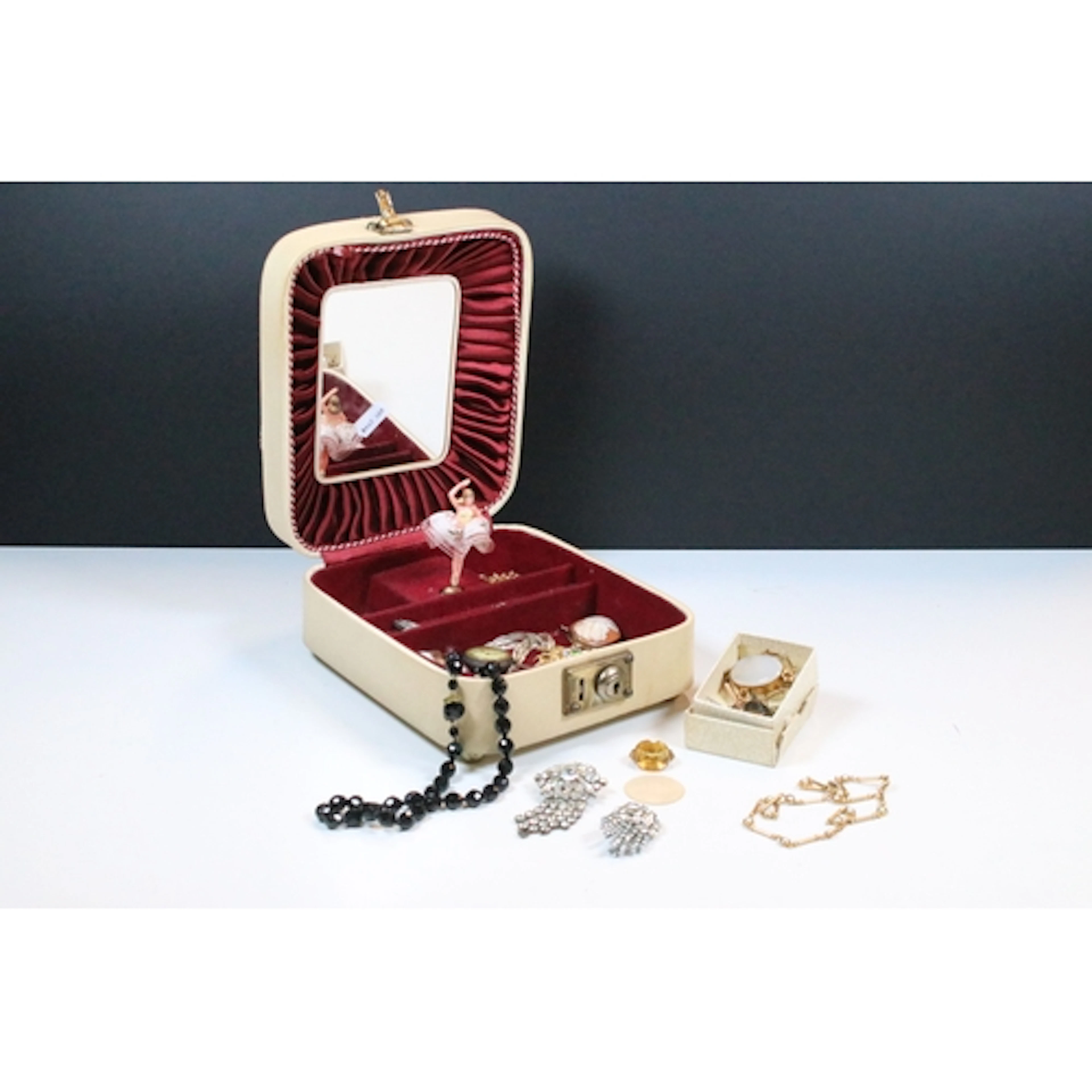 Collection of vintage costume jewellery to include a sterlin...