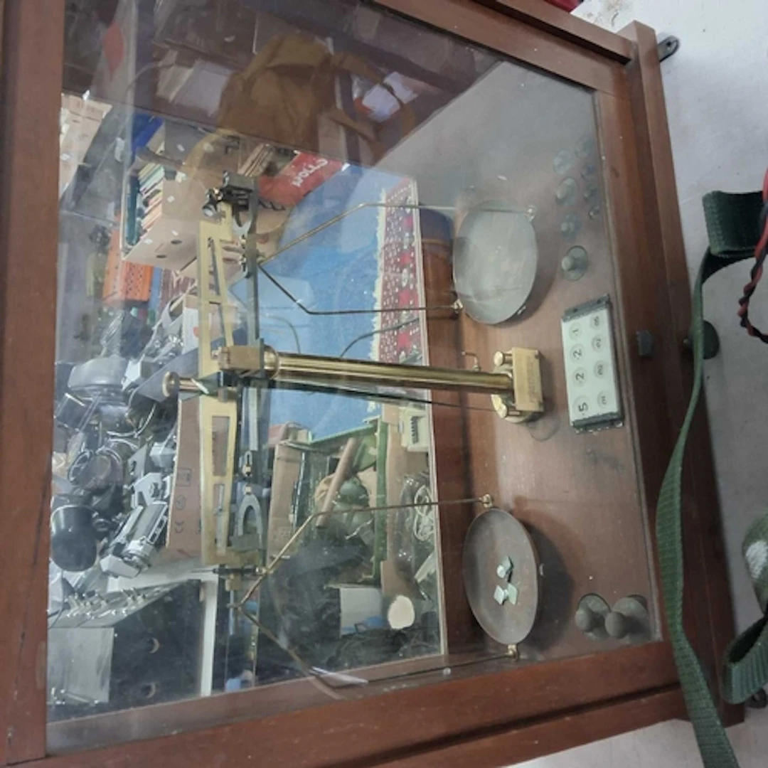 A CASED SET OF SCIENTIFIC BALANCE SCLAES manufactured by Bai...