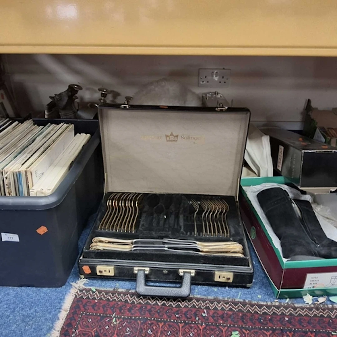 TWO BOXES AND LOOSE MISCELLANEOUS ITEMS to include a case of...