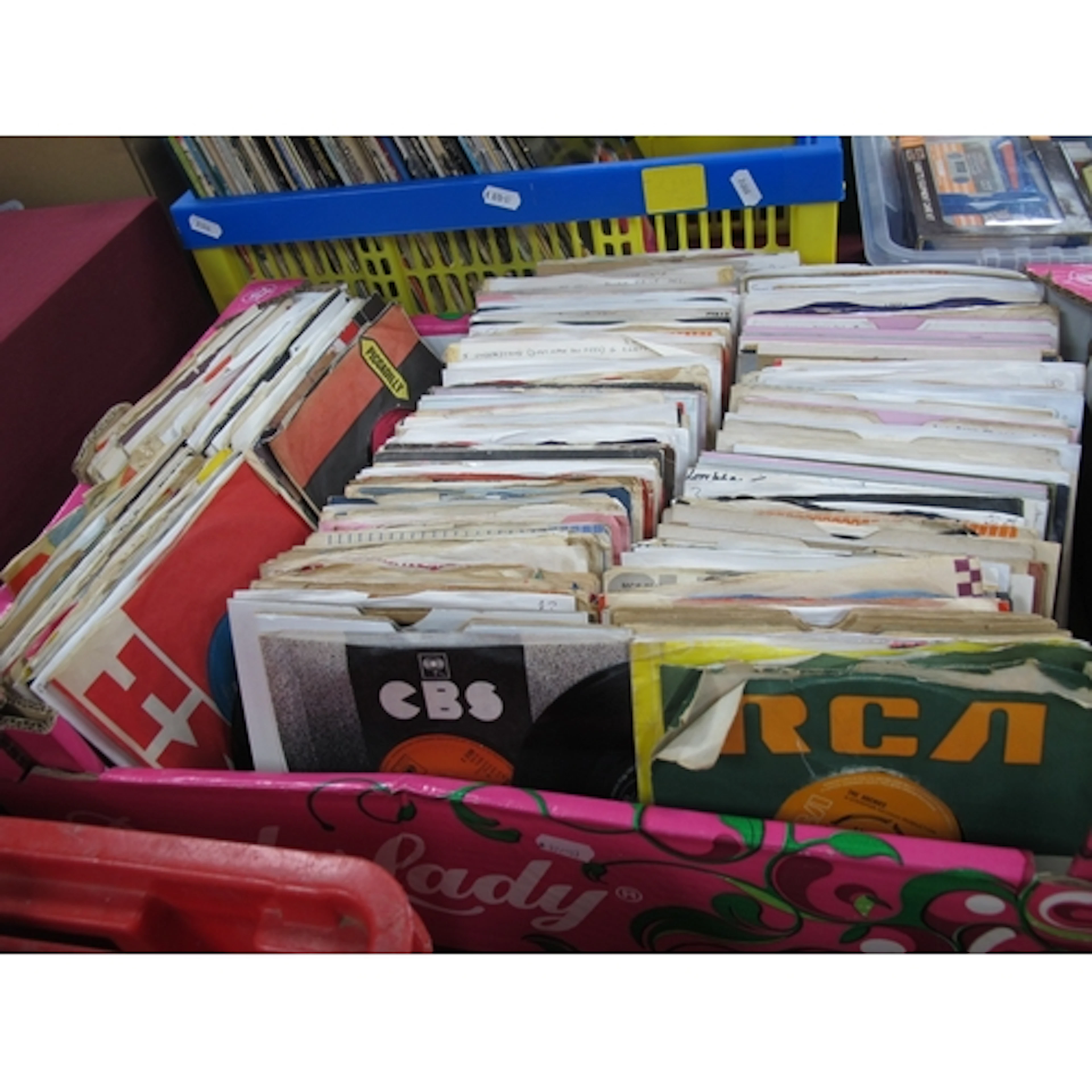 Approximately 250 7" Singles, mainly 60s and 70s to include ...