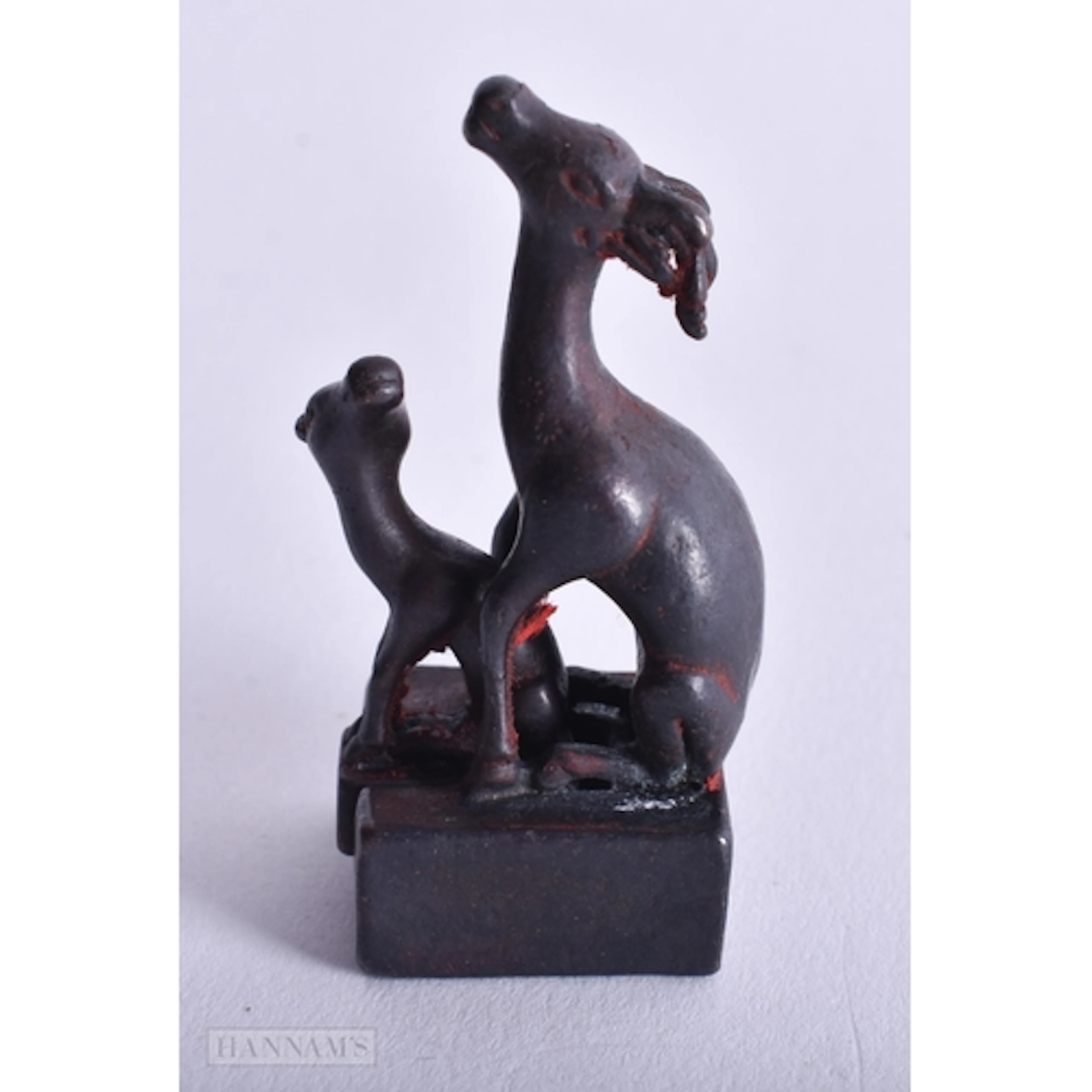 A Bronze Dee Seal. 5.1cm x 2.6cm x 2.2cm, weight 72g