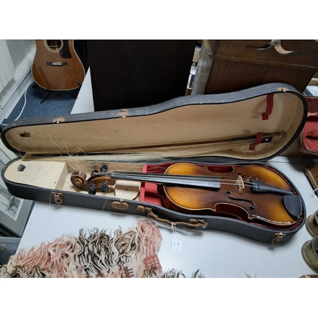 VINTAGE 4/4 VIOLIN 'ANTONIUS STRADIVARIUS' COPY WITH HARD CA...