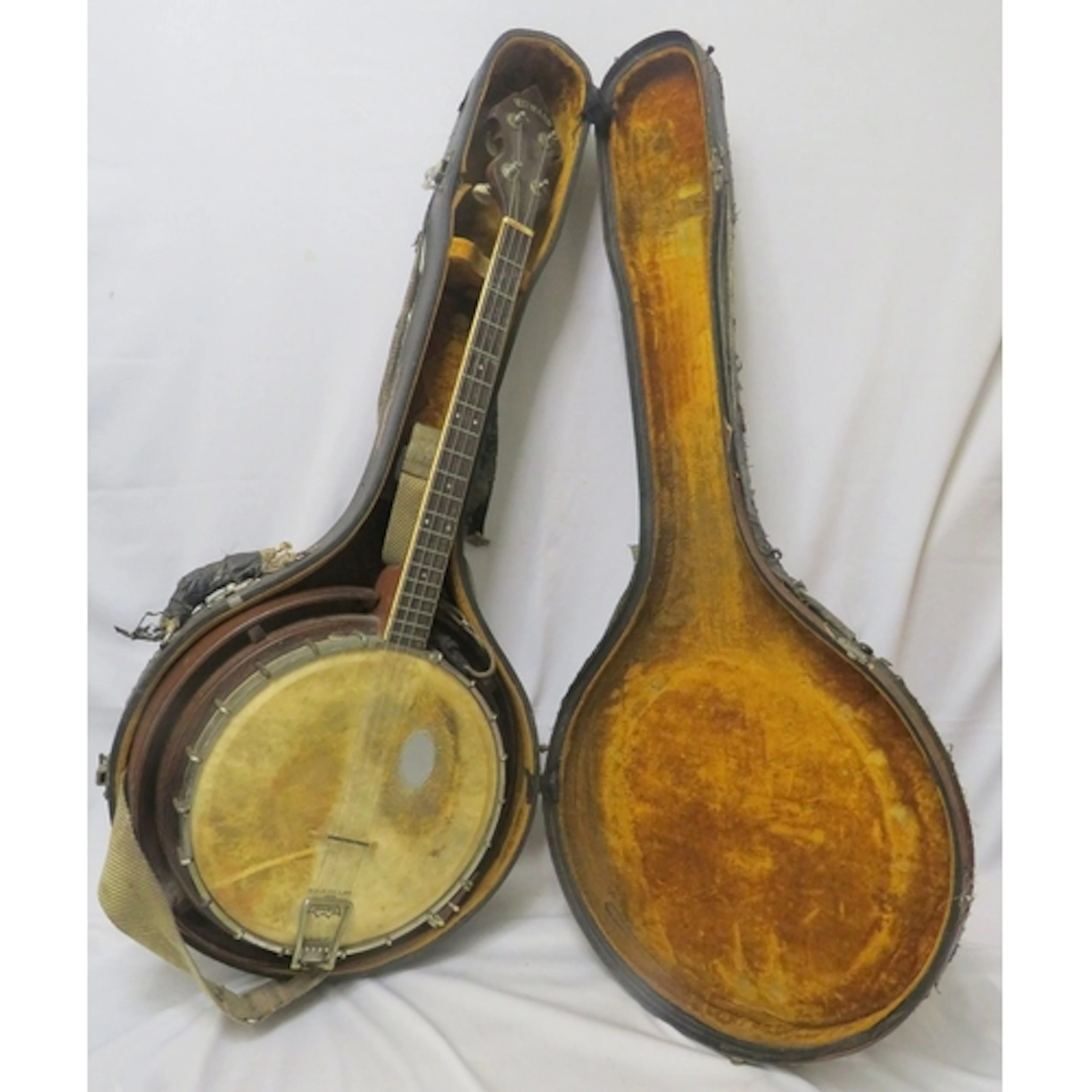 Vintage Weymann 4 String Remo Banjo in distressed case A/f 7...