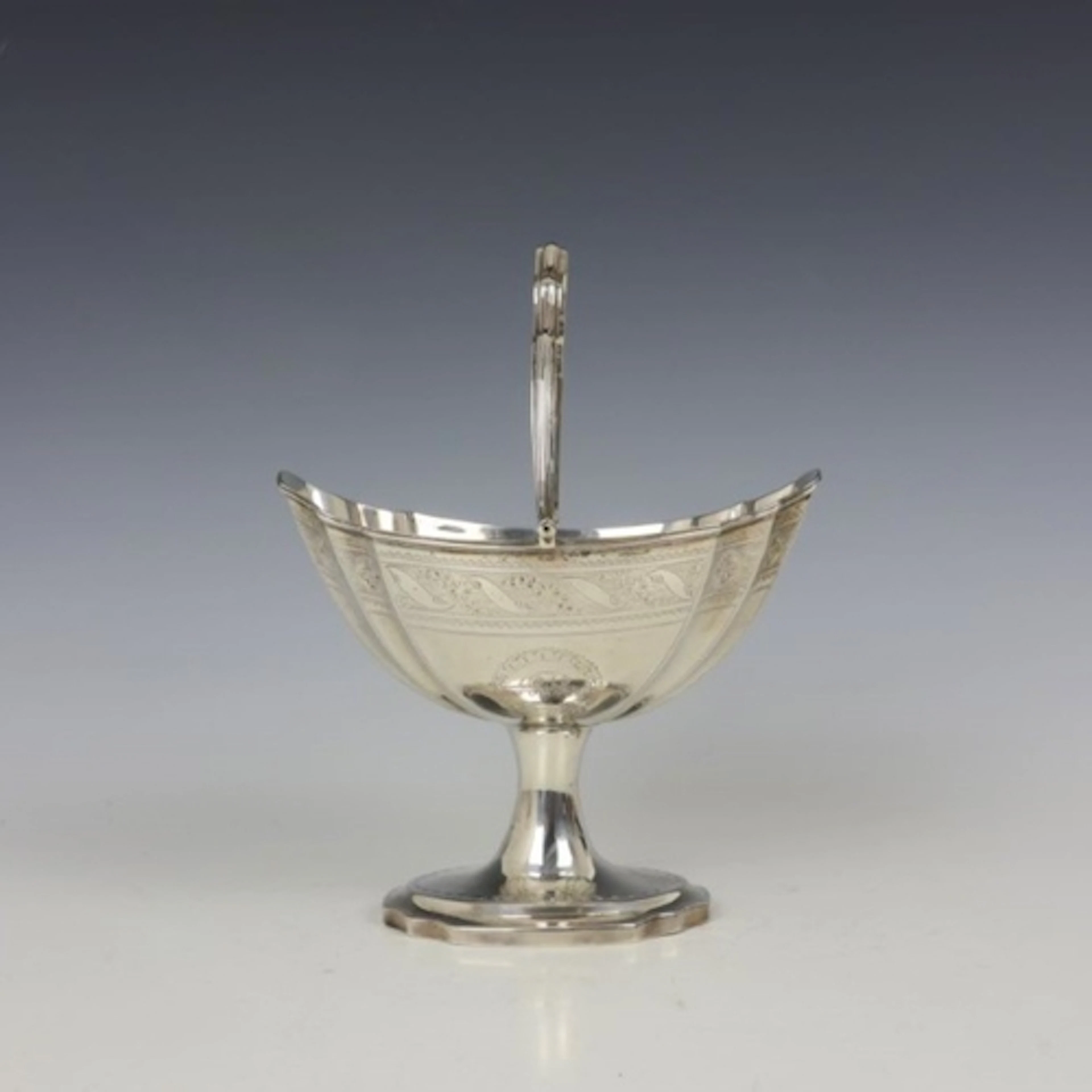 A George III silver swing handled bowl, William Doyle, Dubli...