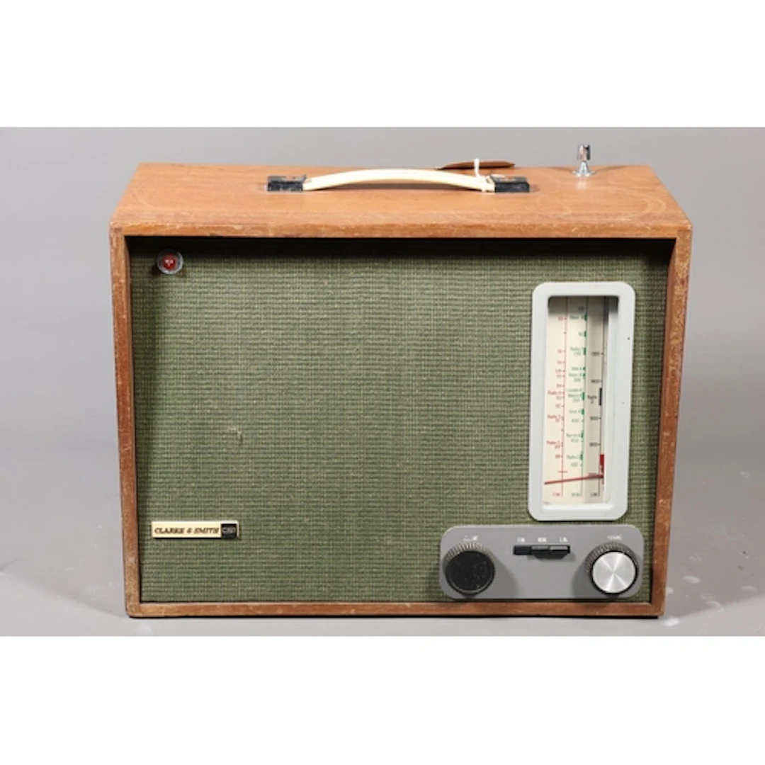 Clarke & Smith FM/AM Mains/Battery School Radio Model 95...