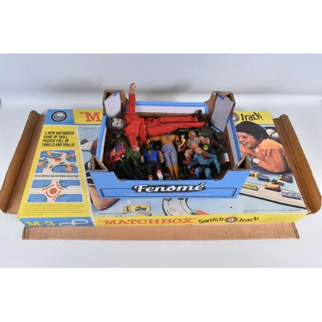A QUANTITY OF UNBOXED VINTAGE ACTION FIGURES, to include a 1...