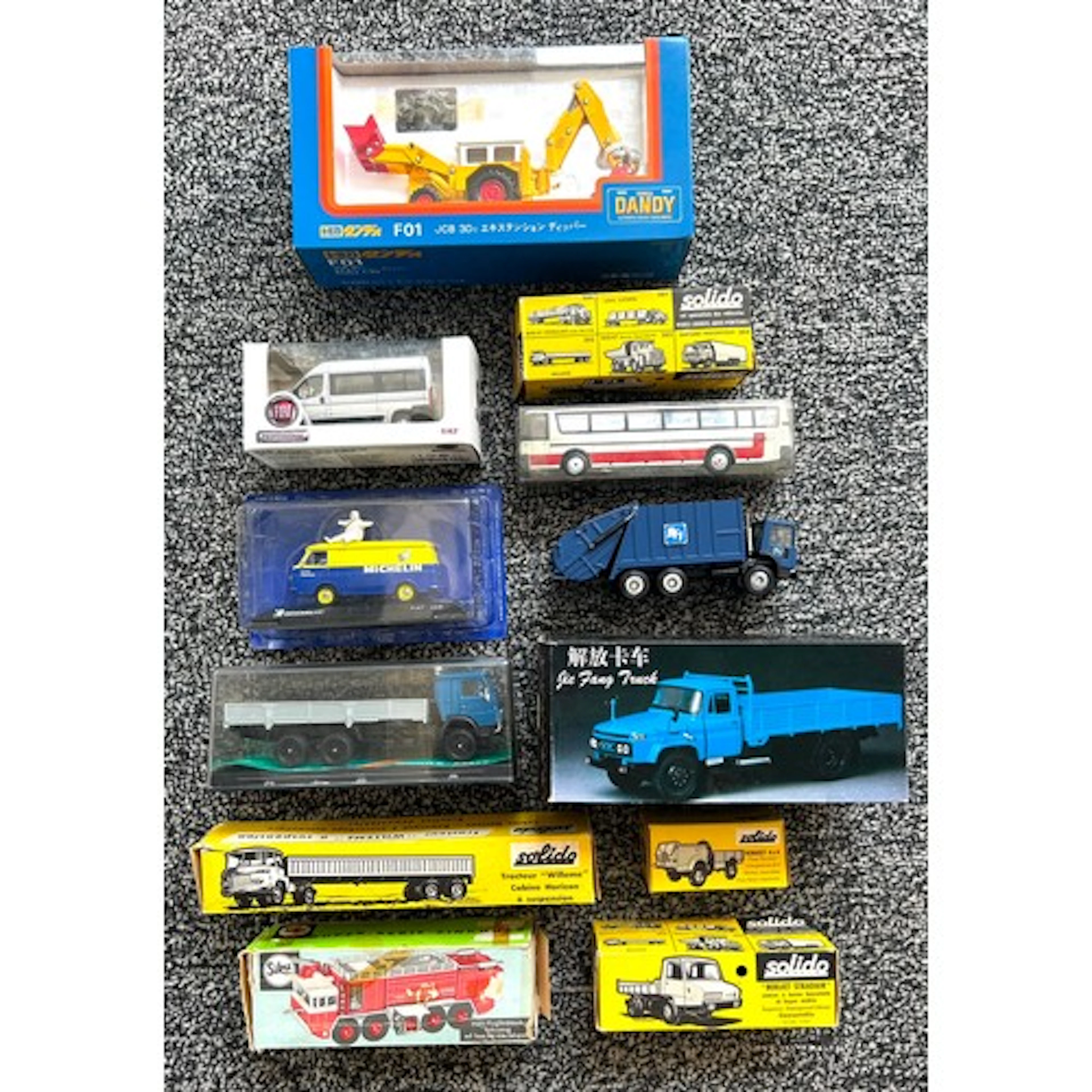 16 Commercial Vehicles by various makes. 4x Solido - Renault...