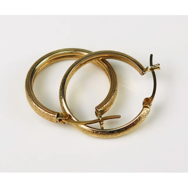 A pair of 10K gold hoop earrings, 21mm outer diam., 3.15g