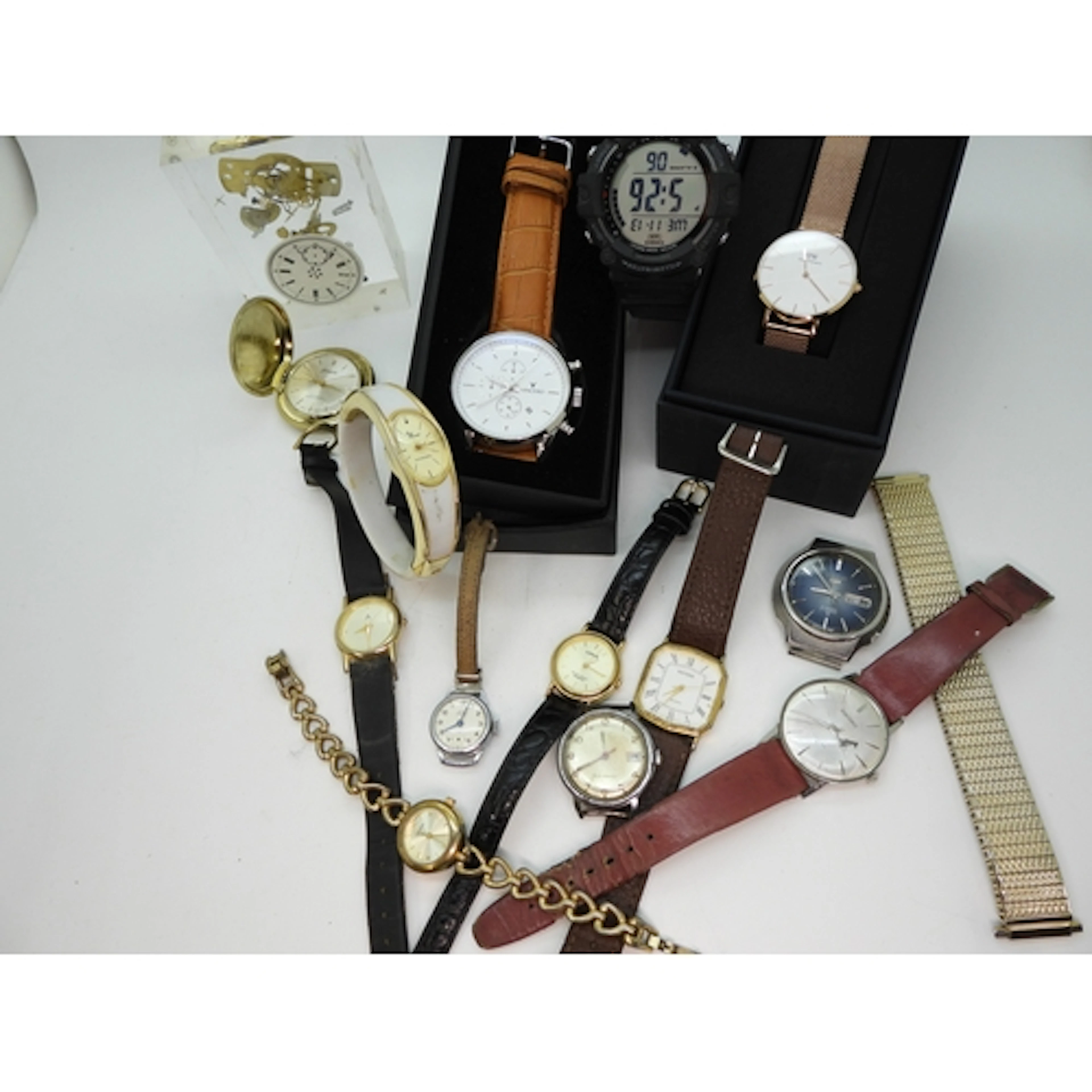 A vintage Seiko 5 Automatic, a 17 jewel Seiko, a ladie...