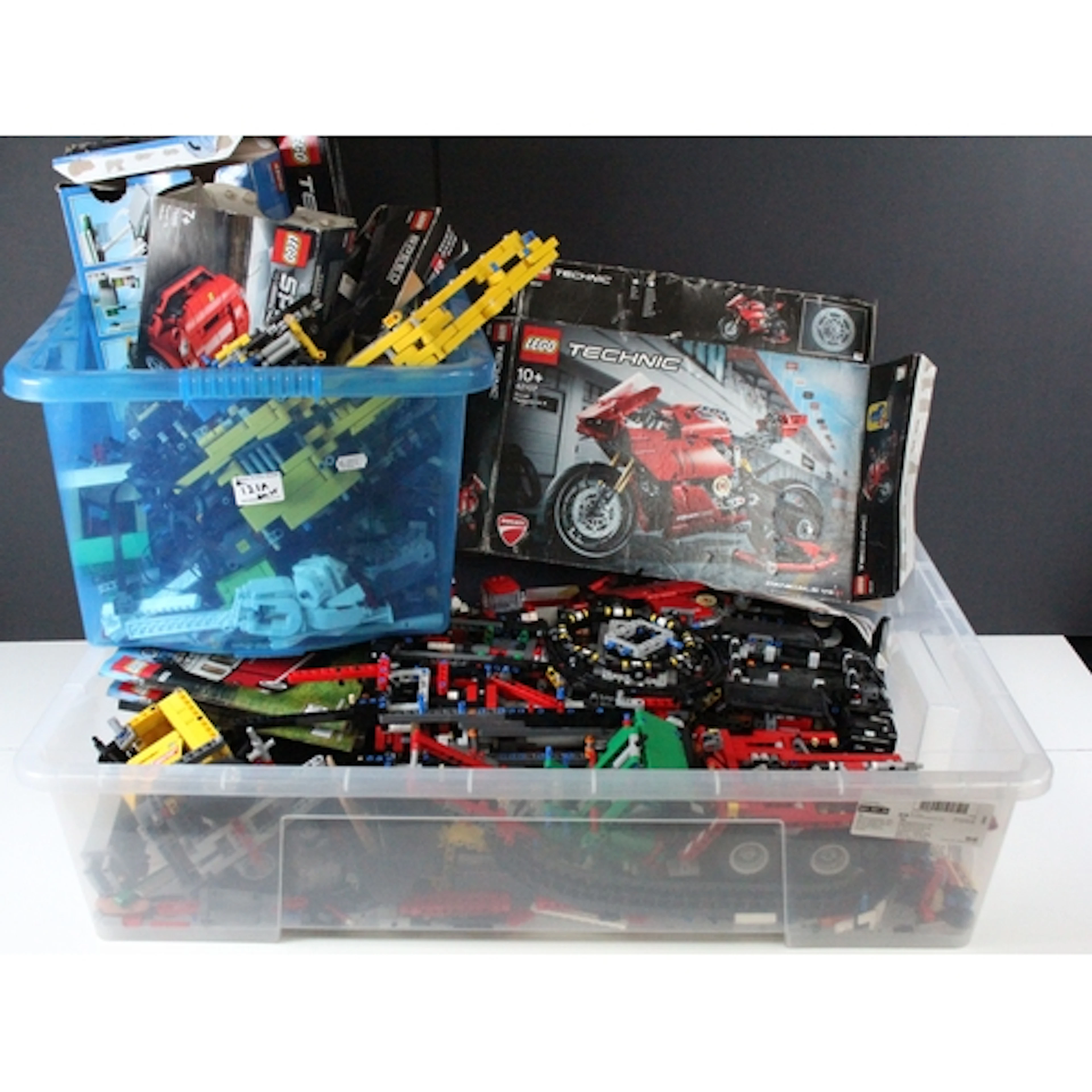 Lego - Collection of built and part built Lego sets to inclu...