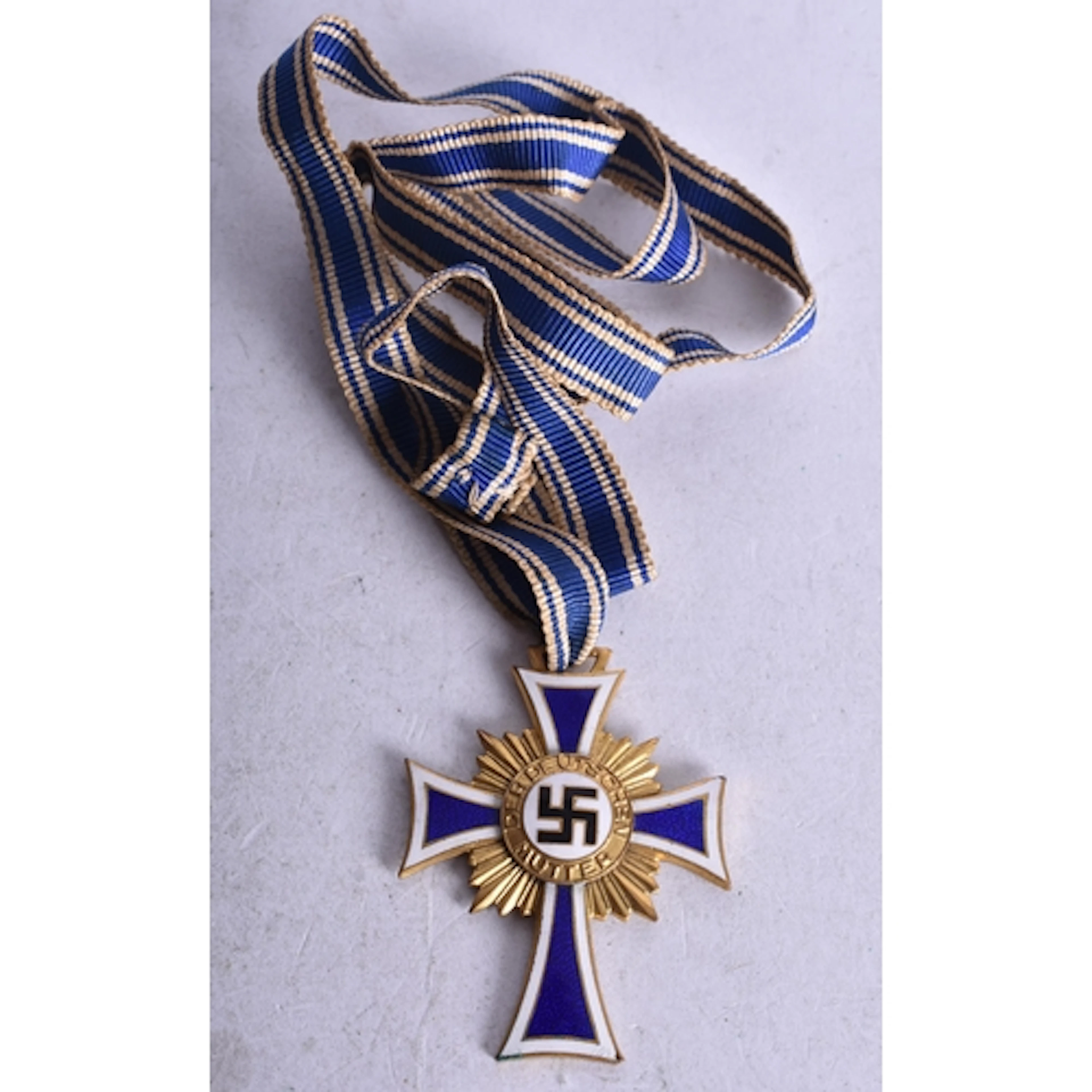 A GERMAN ENAMELLED MILITARY MEDAL. 5 cm x 4.5 cm.