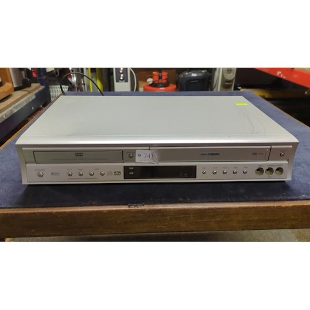 Toshiba SD-24VBSB combined DVD player and PAL VHS Hi-Fi vide...