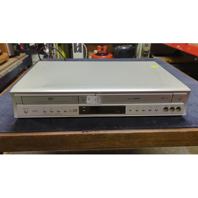 Toshiba SD-24VBSB combined DVD player and PAL VHS Hi-Fi vide...