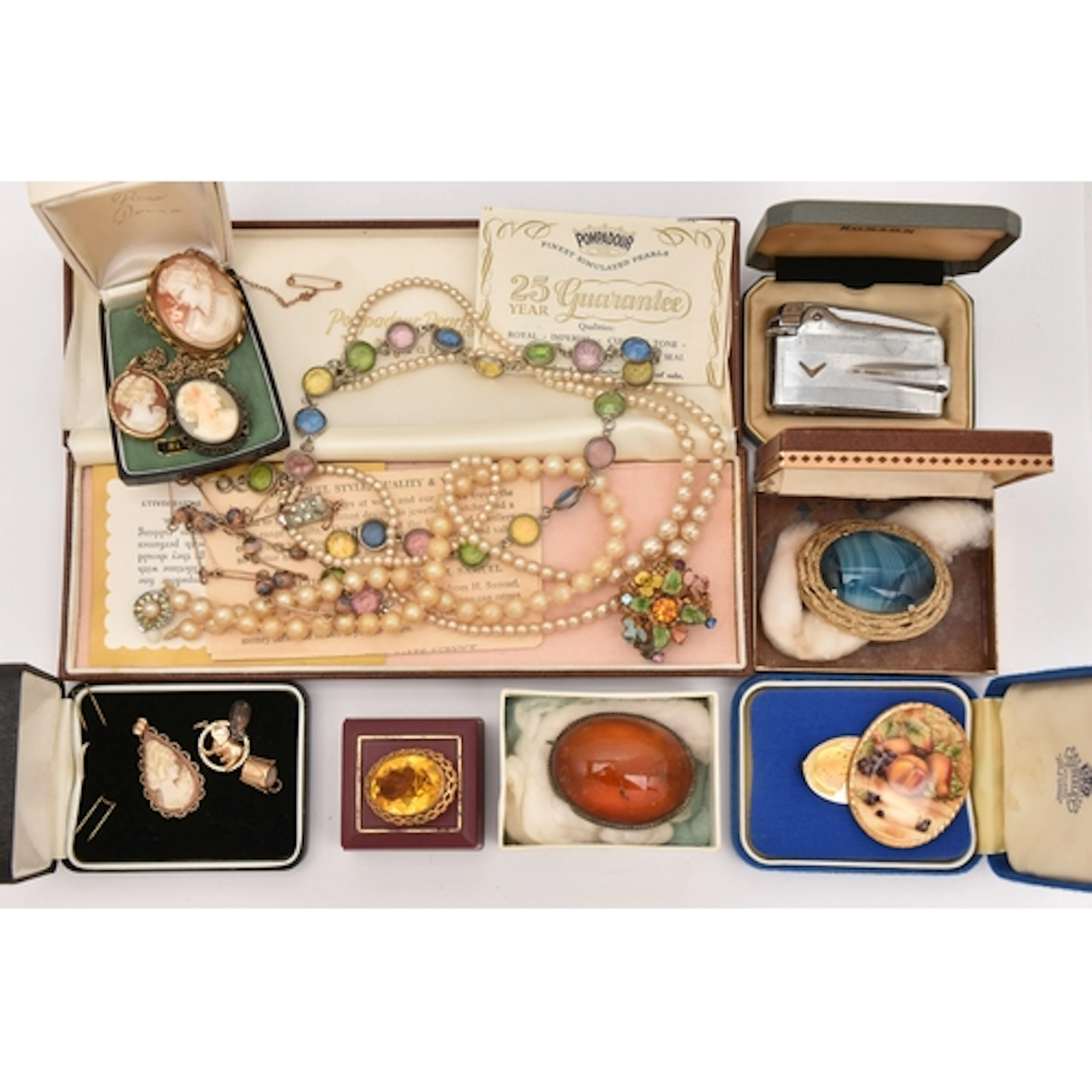 A BAG OF ASSORTED JEWELLERY, to include a carved shell cameo...