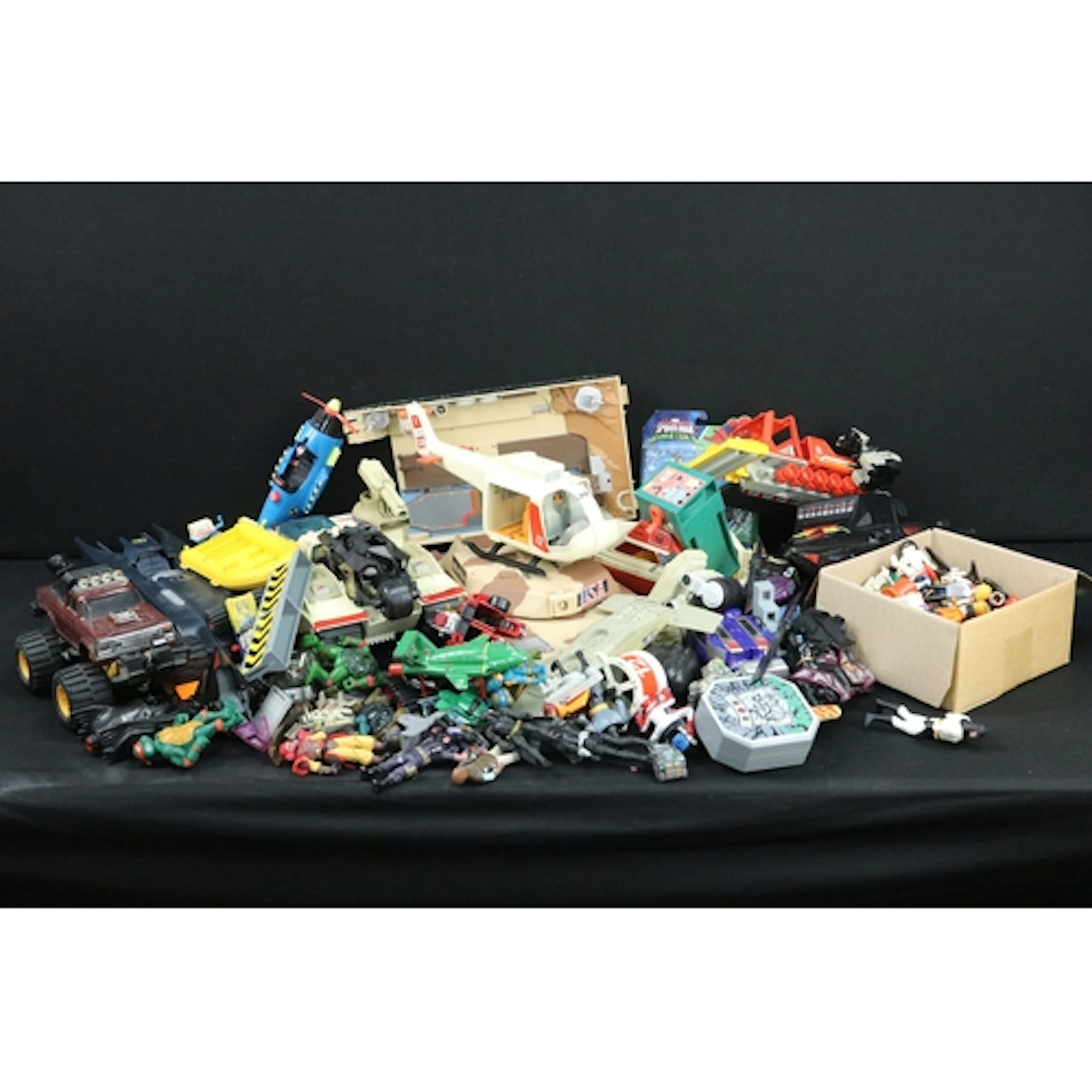 Collection of mainly circa 1990s figures and accessories to ...