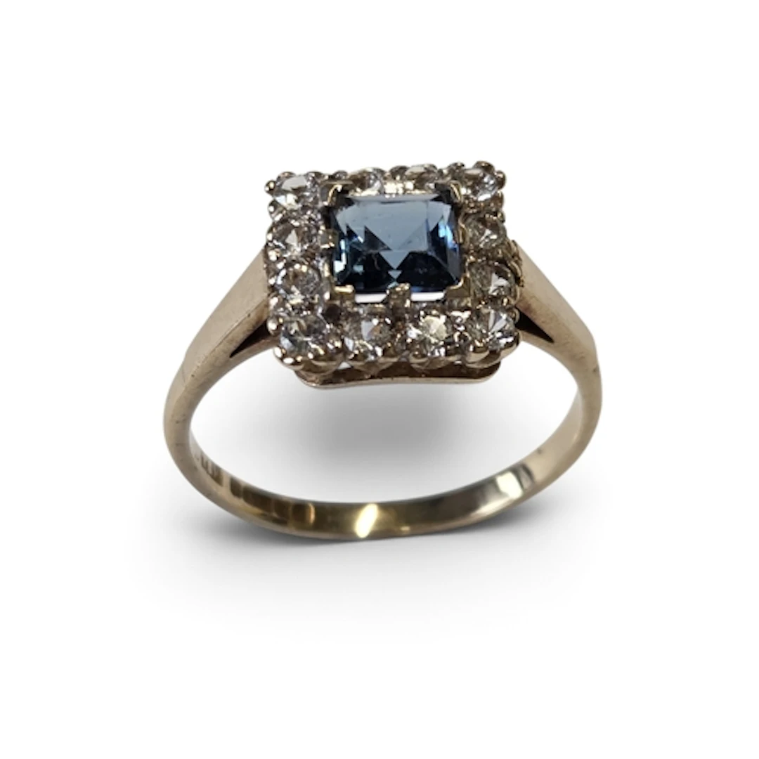 A 9ct Gold, Diamond and Blue Topaz cluster Ring, size