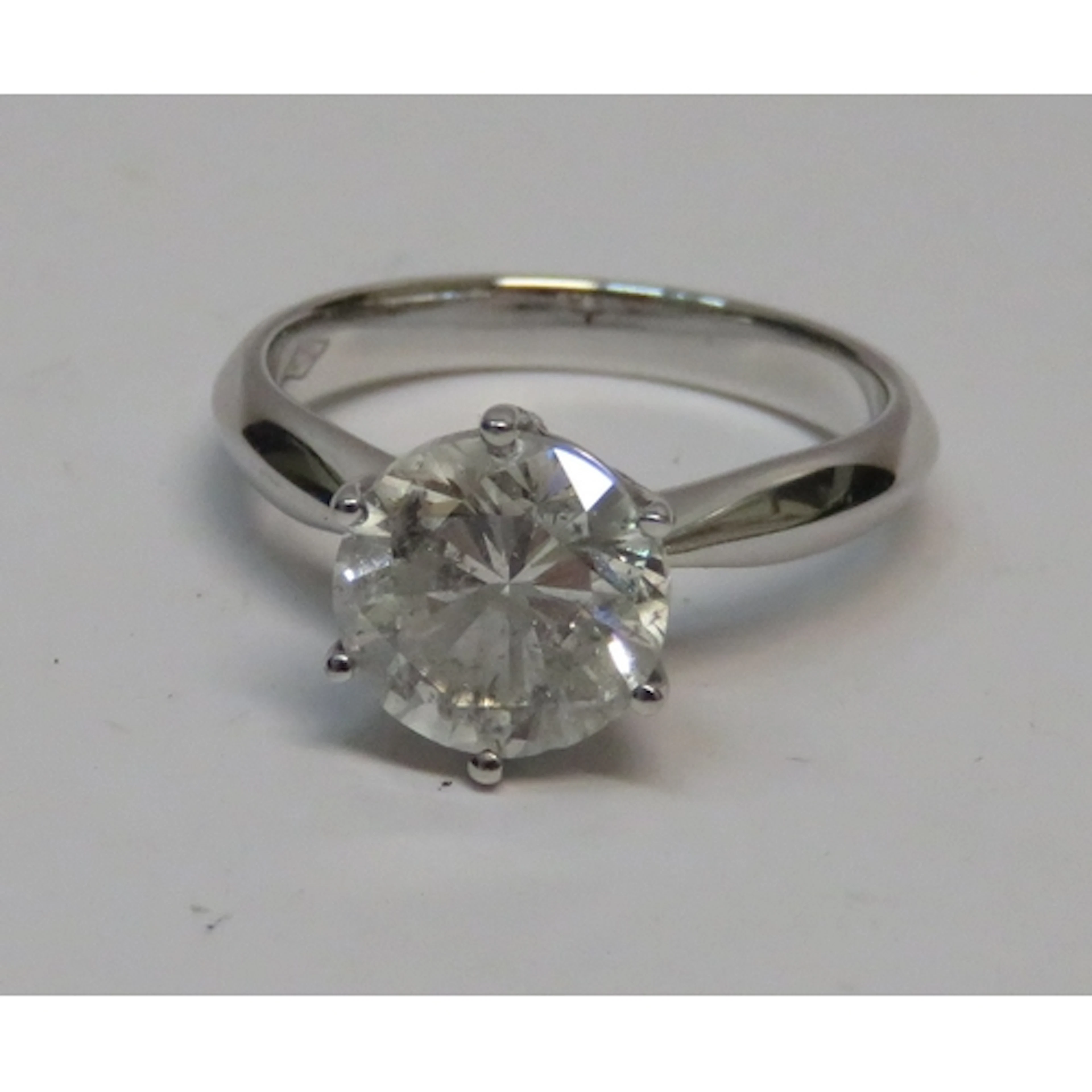 18ct White gold diamond solitaire ring, of approximately 3.0...