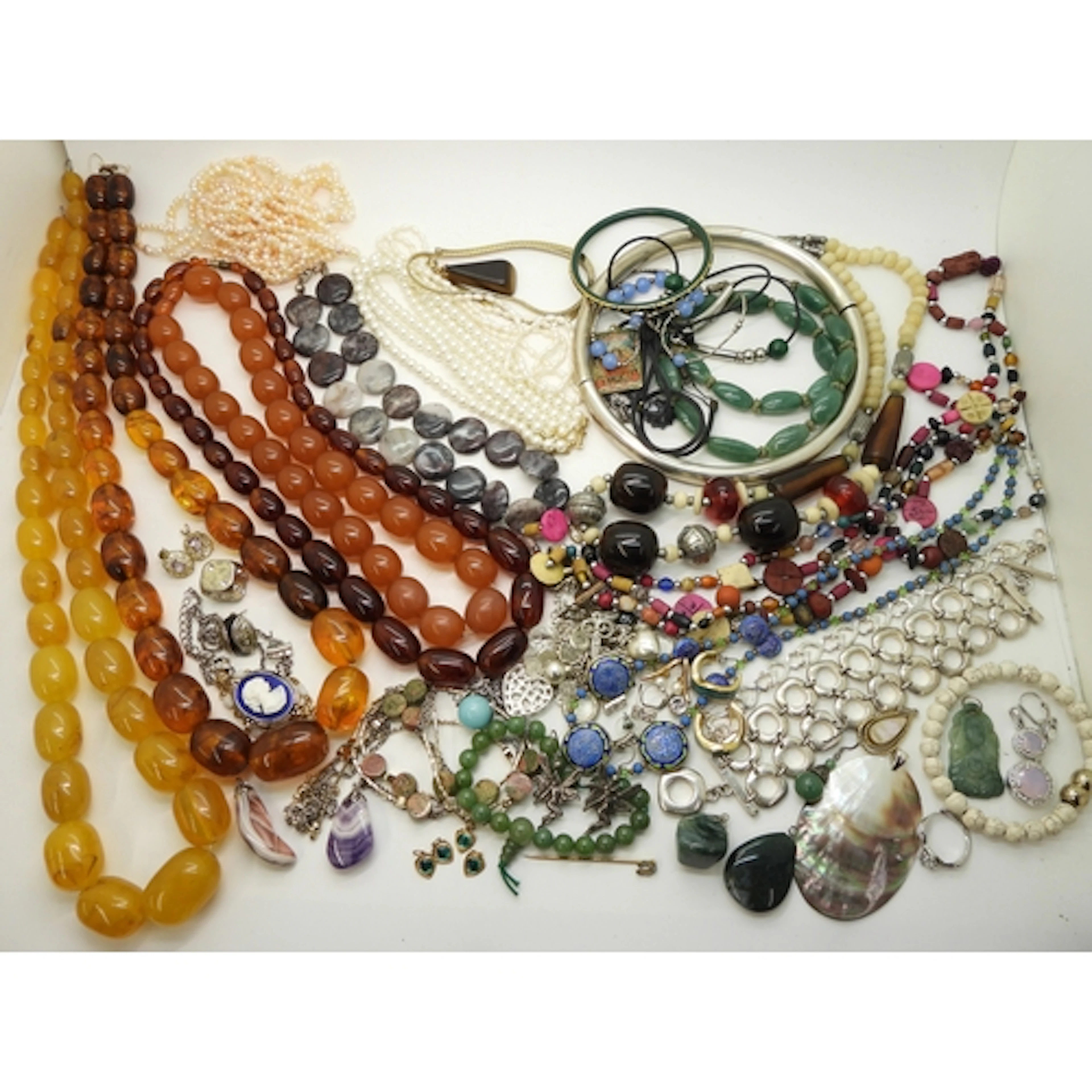 A long string of peach freshwater pearls, a further string i...
